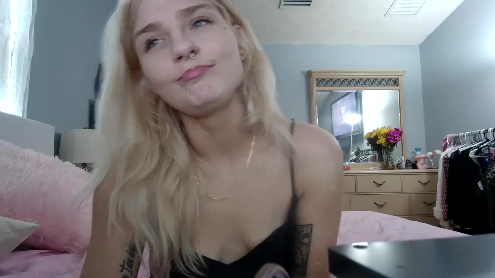 Gallery image thumbnail from DuckChan0's myfreecams stream on, 03/06/2024, 15:39 image 9 of 20