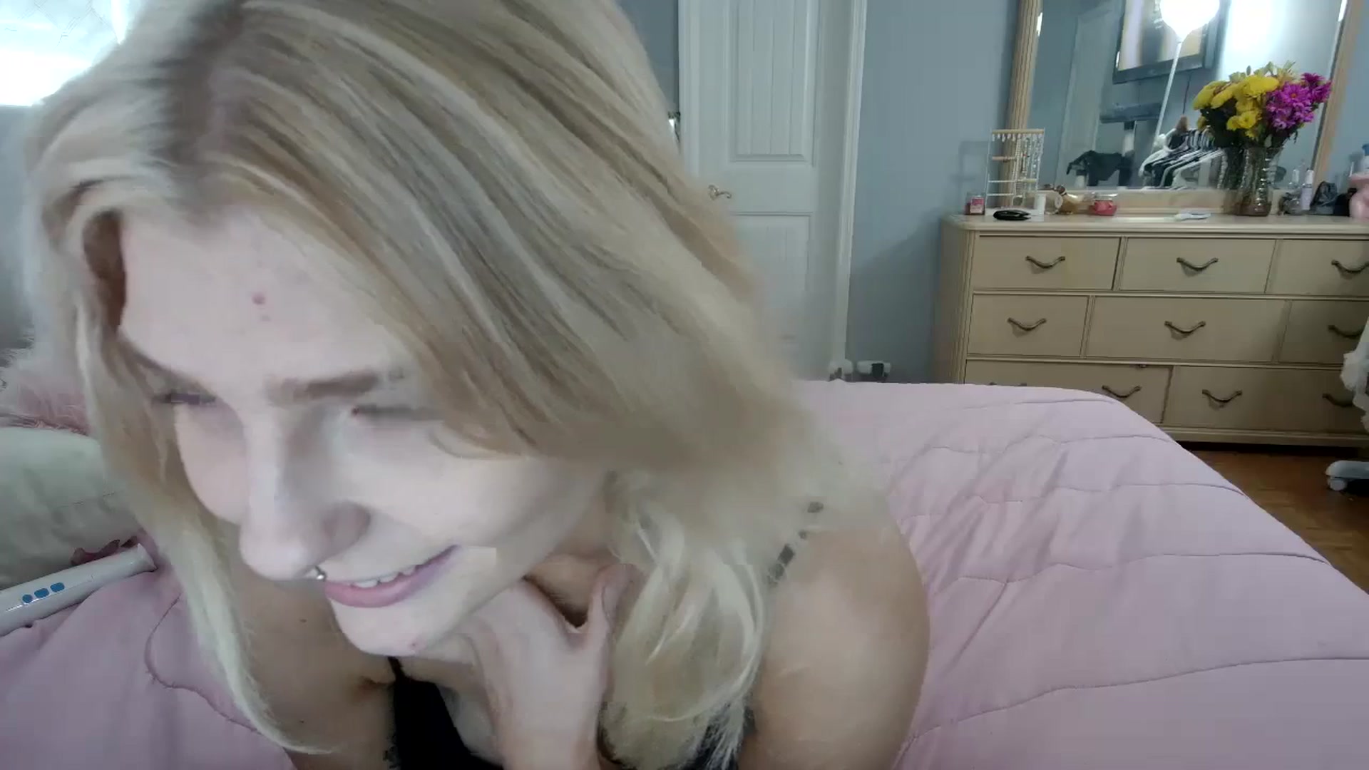 Gallery image thumbnail from DuckChan0's myfreecams stream on, 03/06/2024, 15:39 image 16 of 20