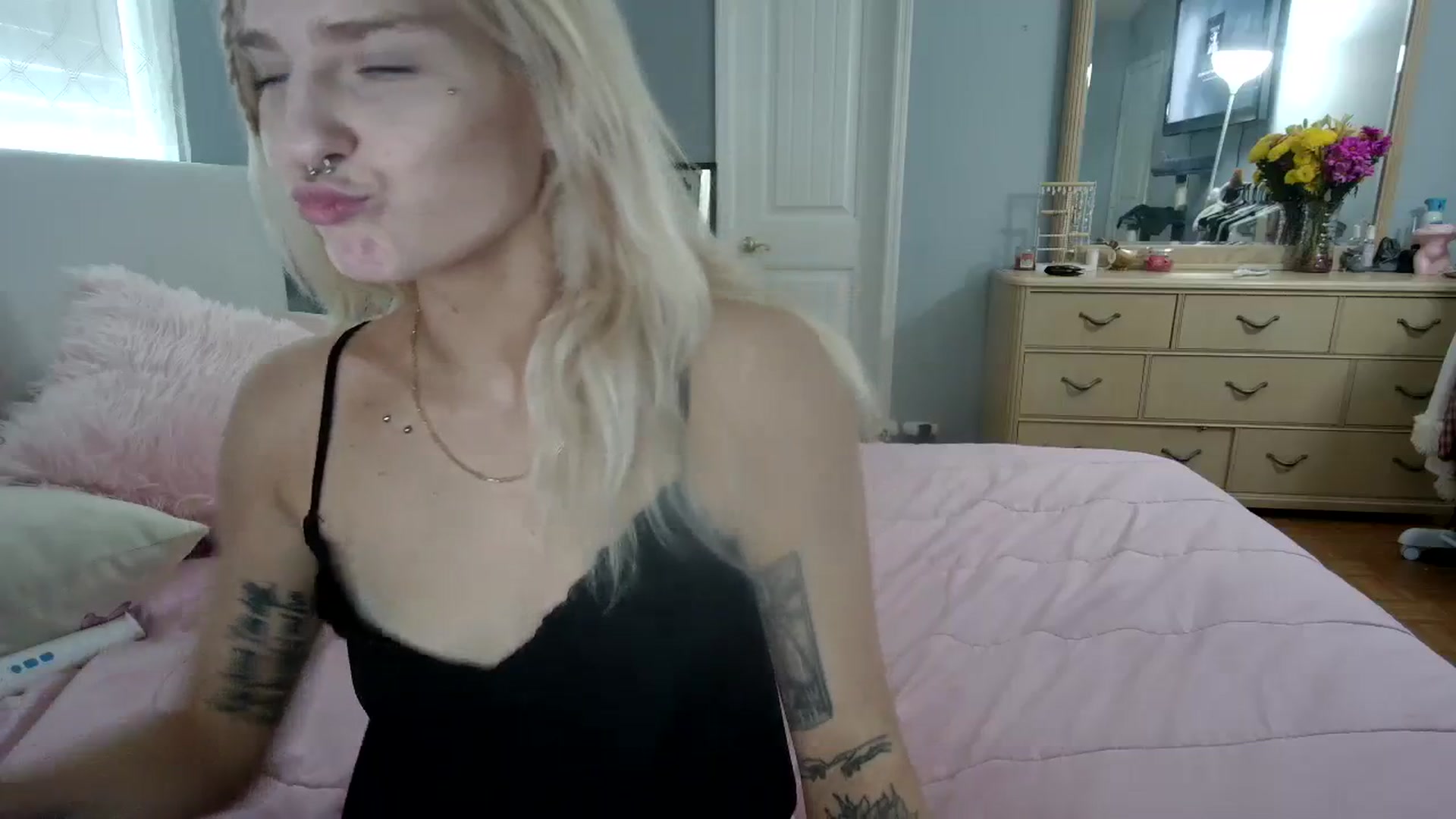 Gallery image thumbnail from DuckChan0's myfreecams stream on, 03/06/2024, 15:39 image 4 of 20