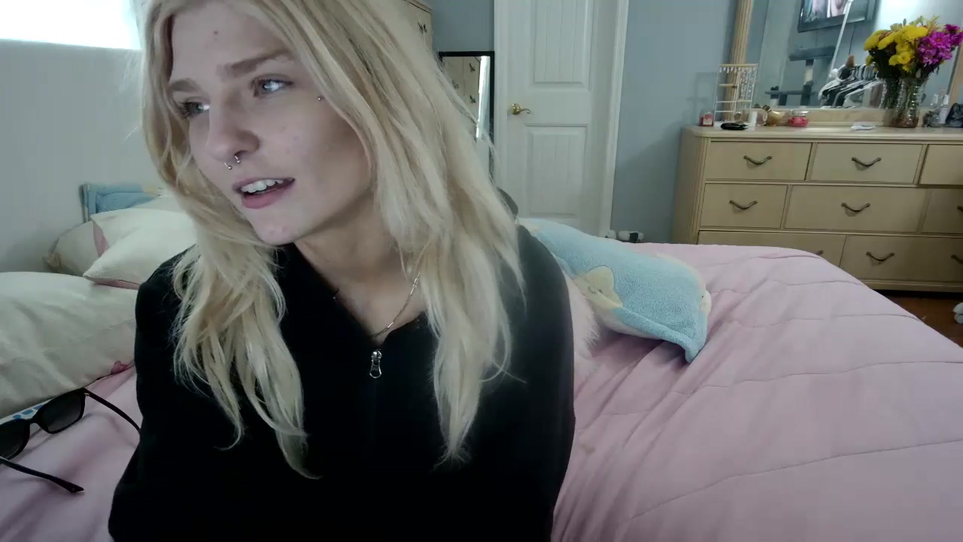 Gallery image thumbnail from DuckChan0's myfreecams stream on, 03/06/2024, 17:36 image 4 of 20
