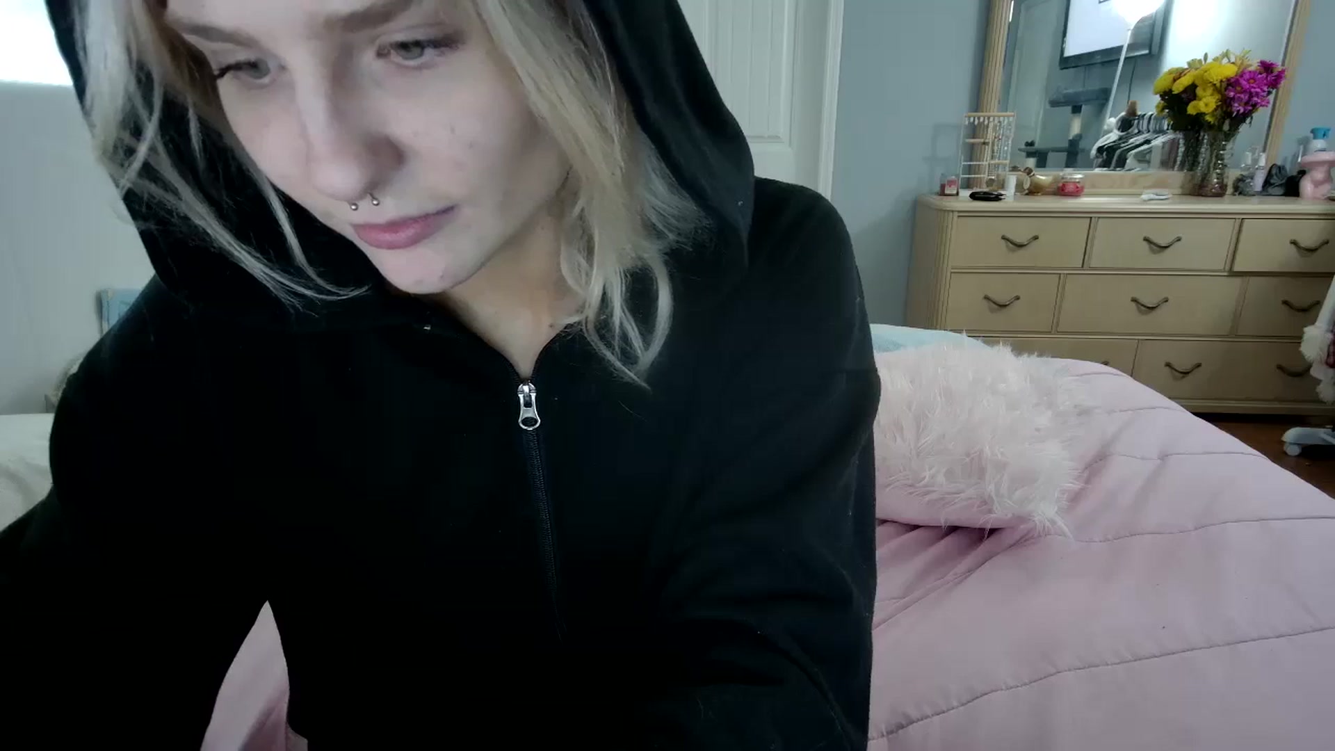 Gallery image thumbnail from DuckChan0's myfreecams stream on, 03/06/2024, 17:36 image 12 of 20