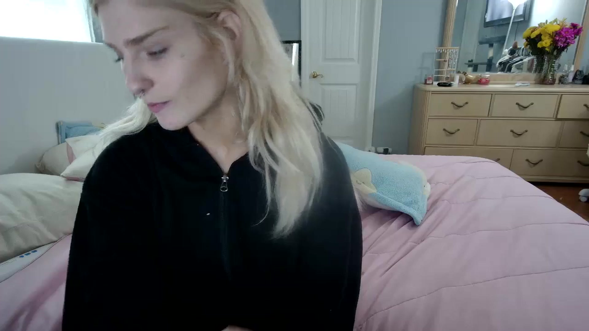 Gallery image thumbnail from DuckChan0's myfreecams stream on, 03/06/2024, 17:36 image 2 of 20