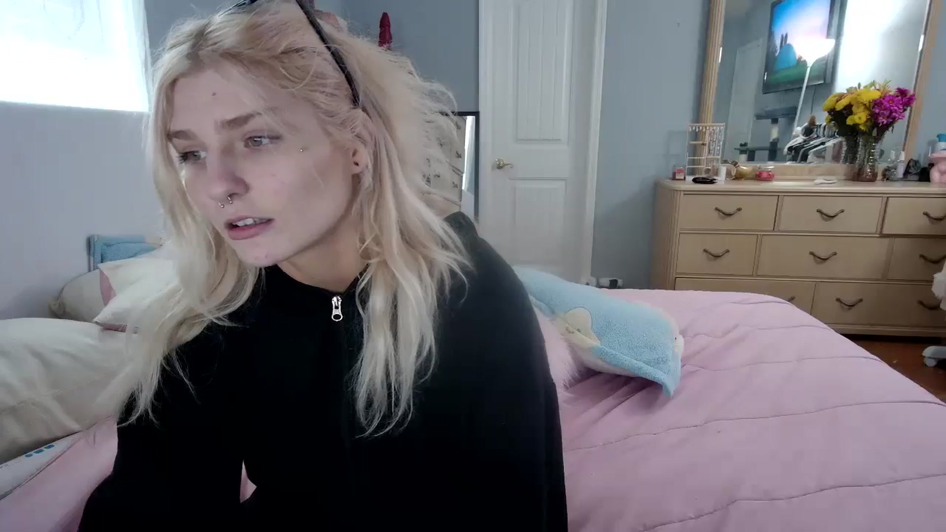 Gallery image thumbnail from DuckChan0's myfreecams stream on, 03/06/2024, 17:36 image 6 of 20