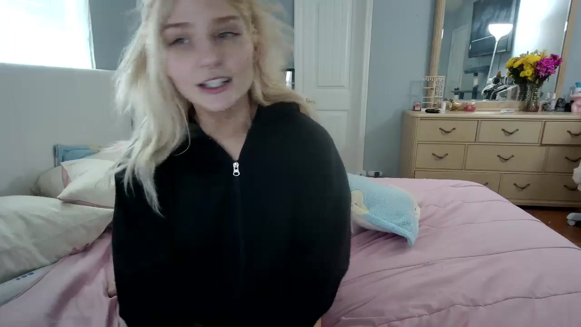 Gallery image thumbnail from DuckChan0's myfreecams stream on, 03/06/2024, 17:36 image 5 of 20