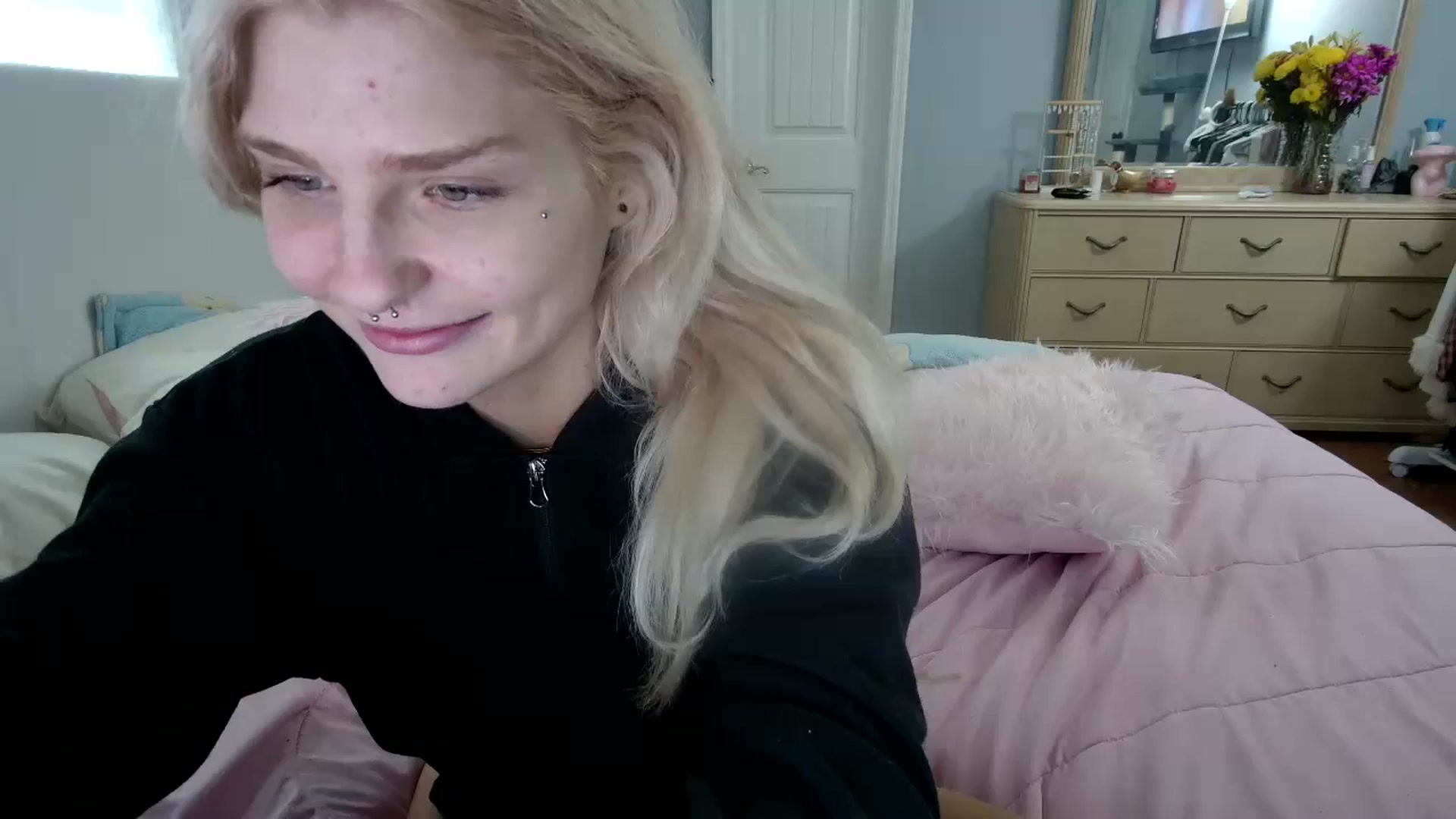Gallery image thumbnail from DuckChan0's myfreecams stream on, 03/06/2024, 17:36 image 15 of 20