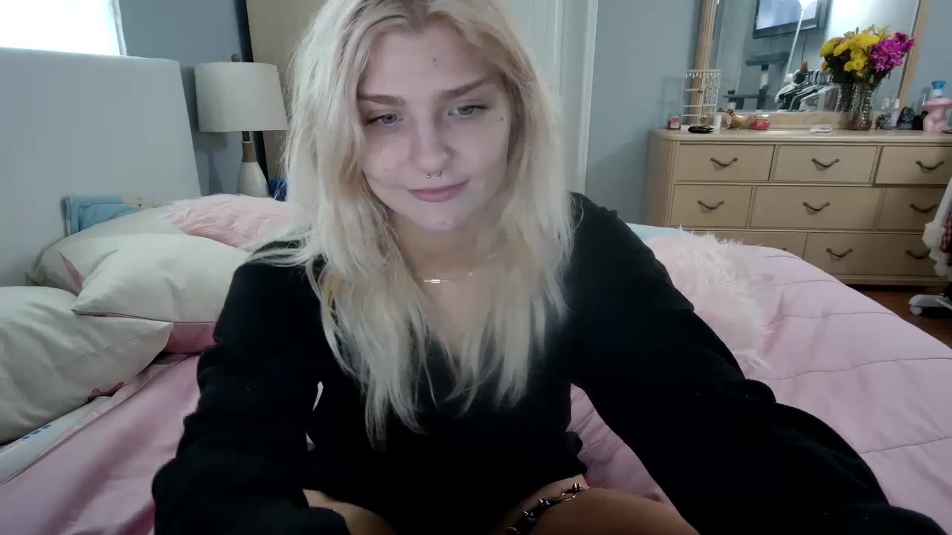 Gallery image thumbnail from DuckChan0's myfreecams stream on, 03/06/2024, 17:36 image 19 of 20