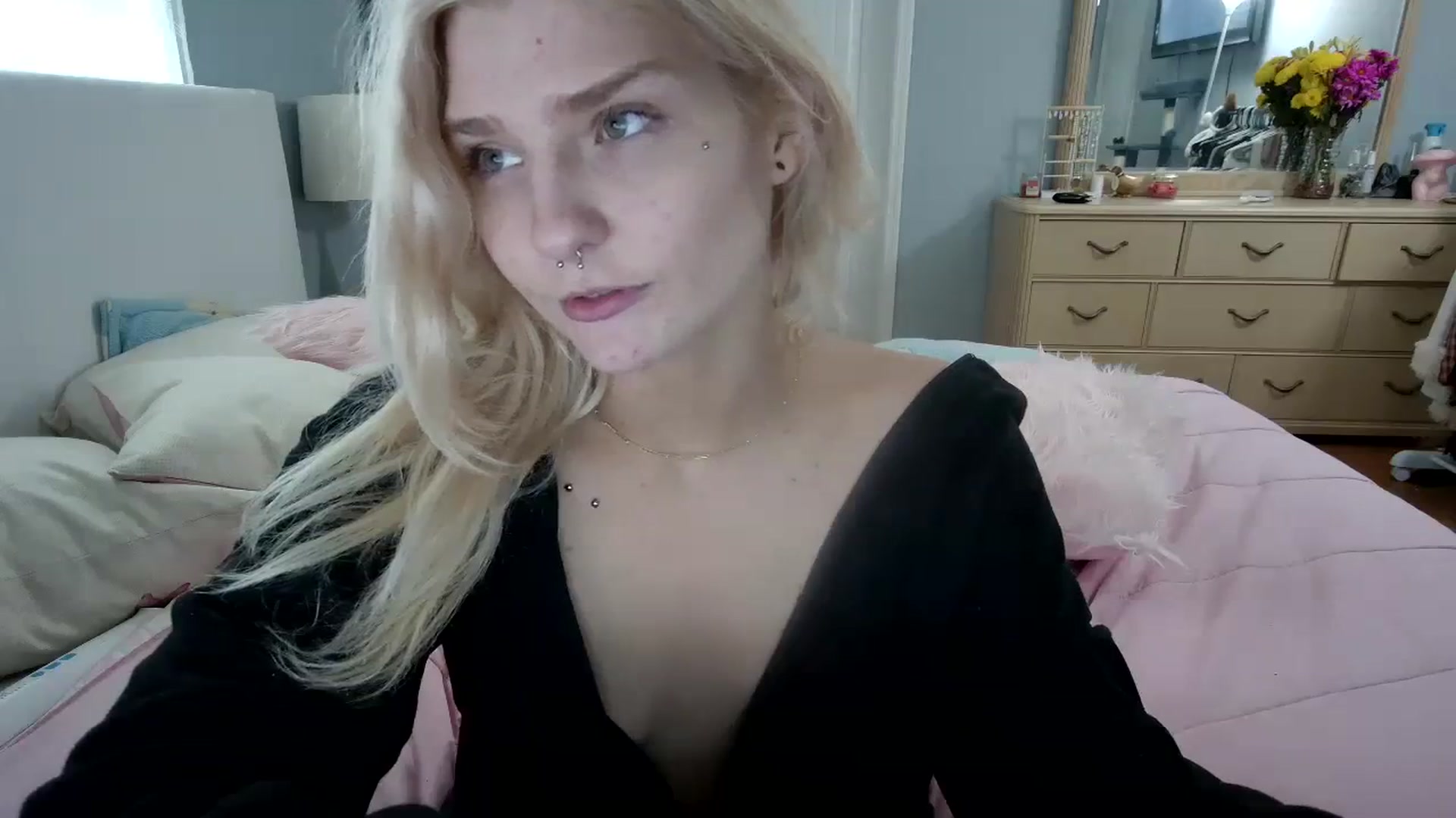 Gallery image thumbnail from DuckChan0's myfreecams stream on, 03/06/2024, 17:36 image 17 of 20