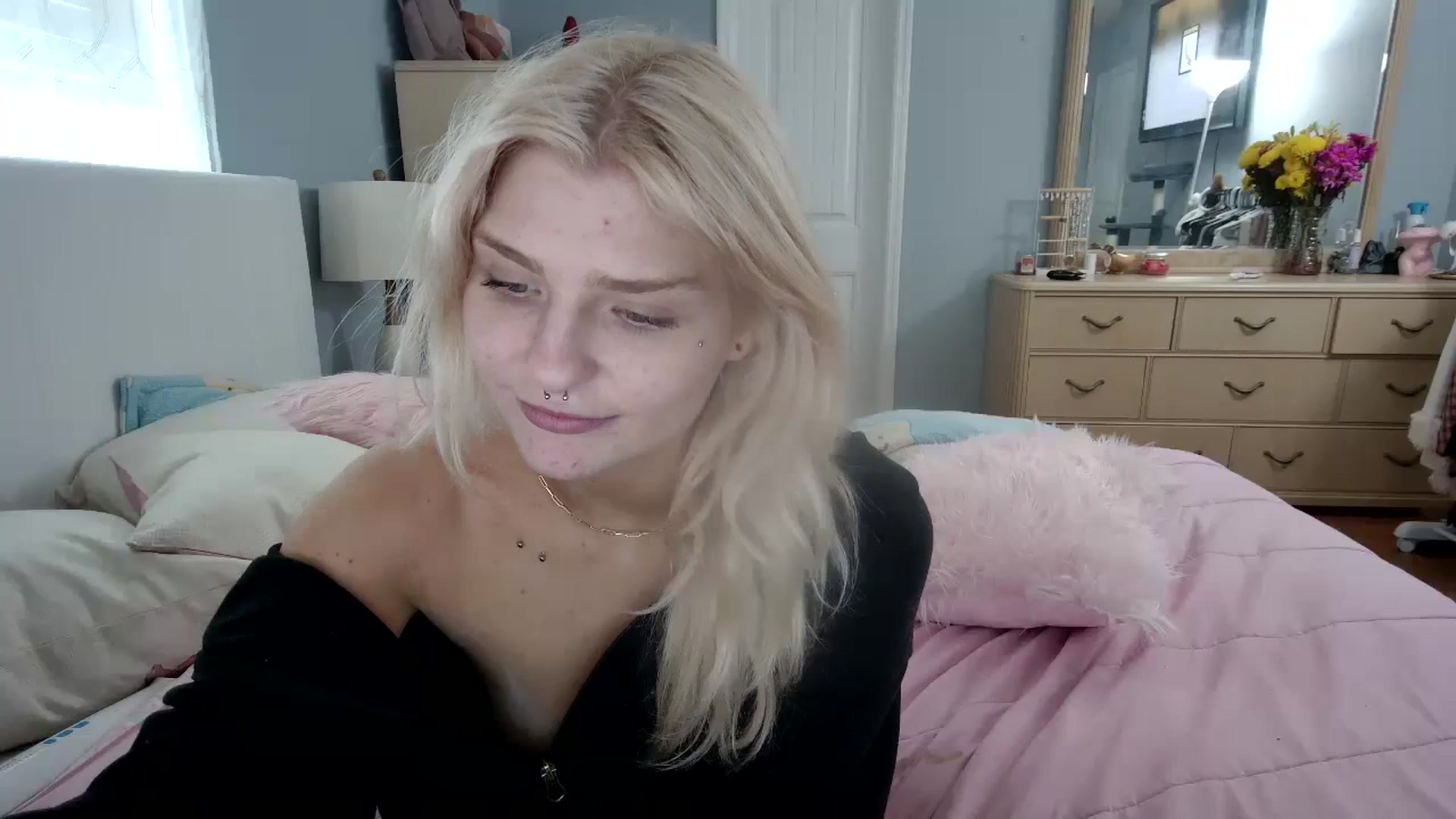 Gallery image thumbnail from DuckChan0's myfreecams stream on, 03/06/2024, 17:36 image 14 of 20
