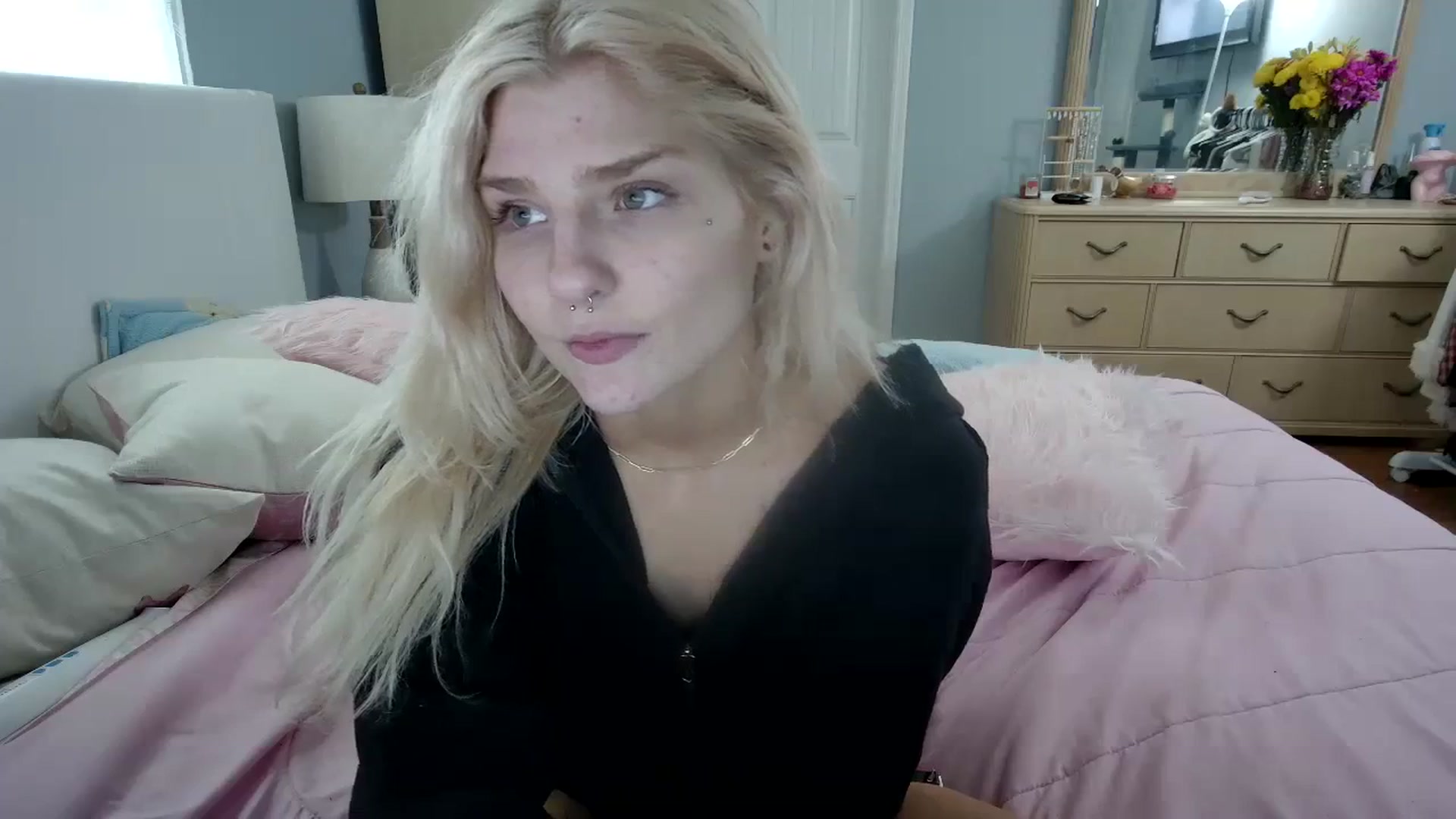 Gallery image thumbnail from DuckChan0's myfreecams stream on, 03/06/2024, 17:36 image 18 of 20