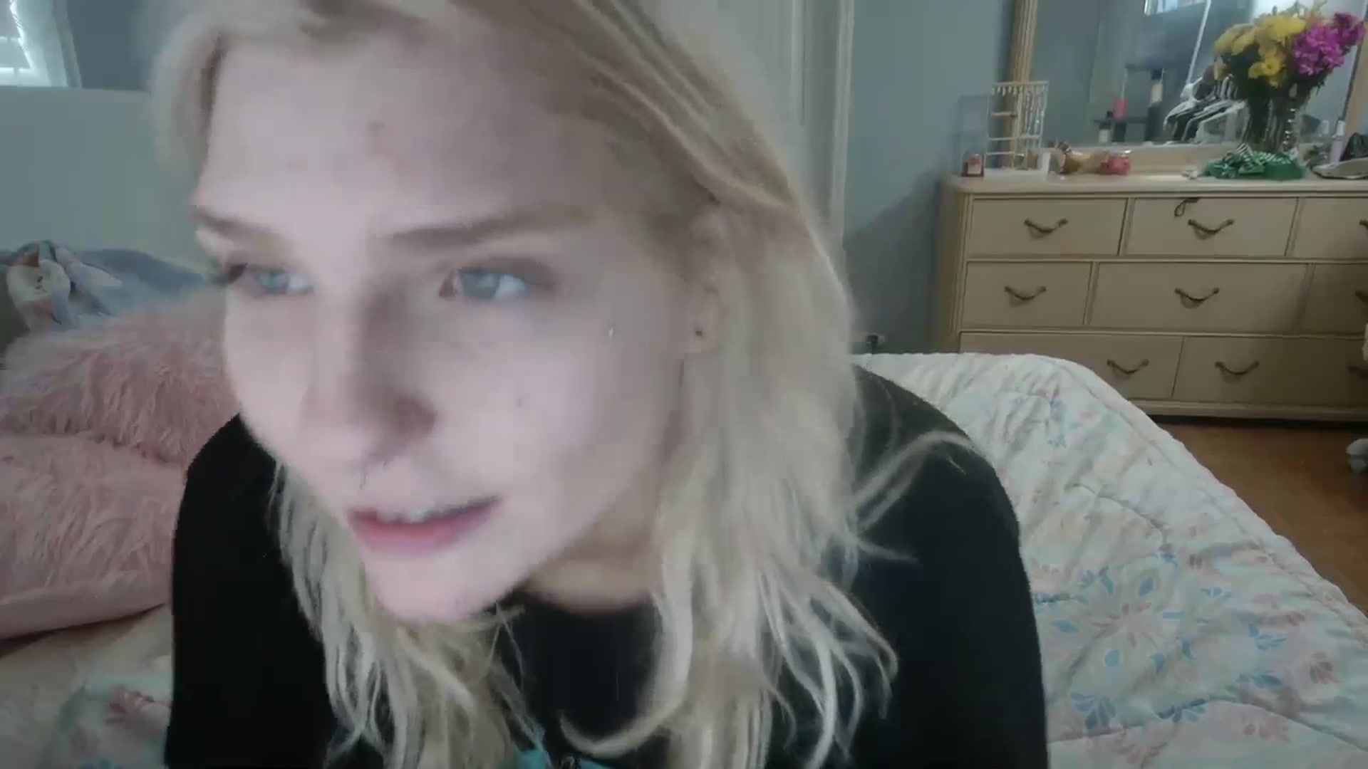 Gallery image thumbnail from DuckChan0's myfreecams stream on, 03/07/2024, 17:41 image 14 of 20