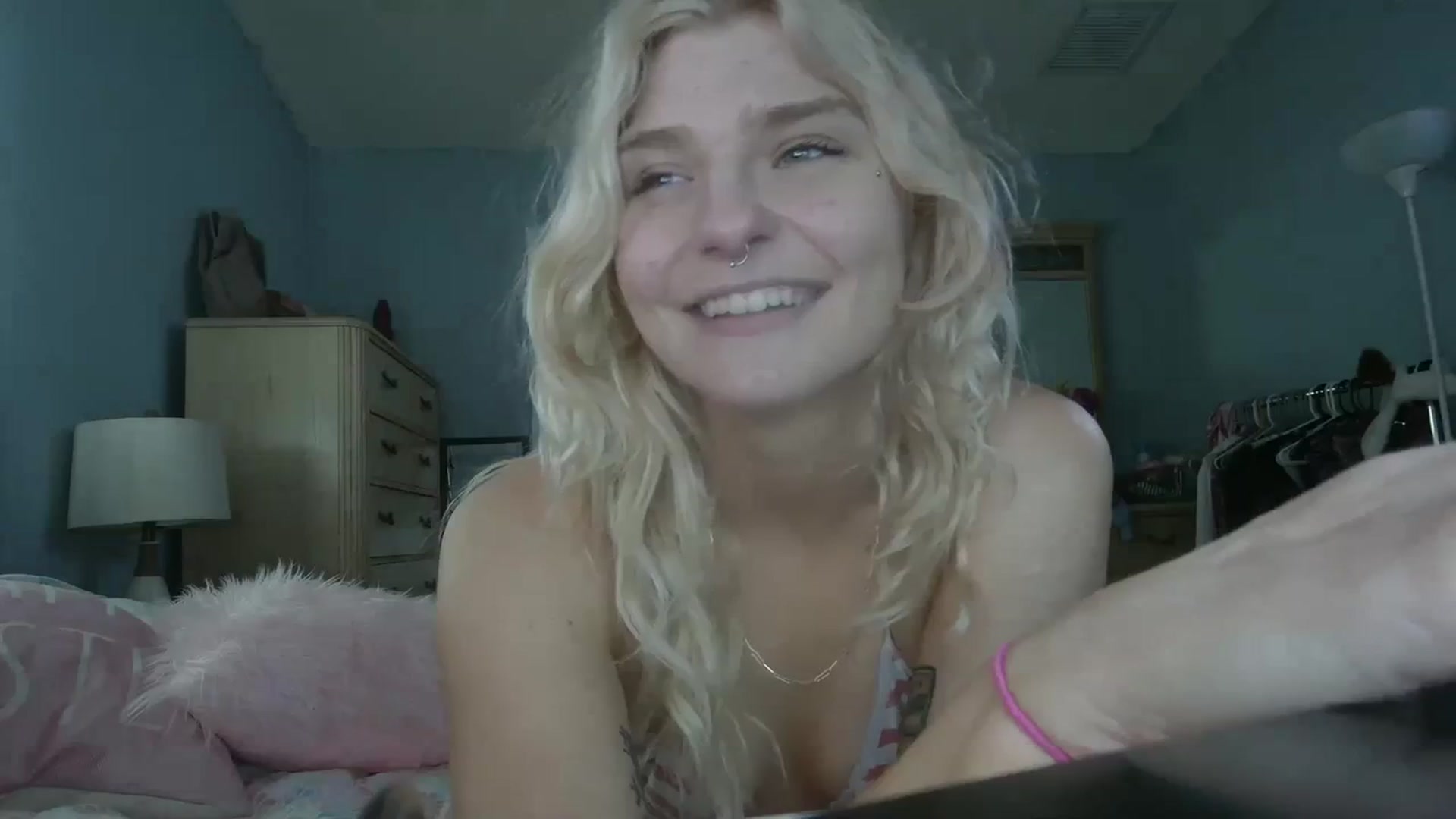 Gallery image thumbnail from DuckChan0's myfreecams stream on, 03/08/2024, 17:25 image 14 of 20