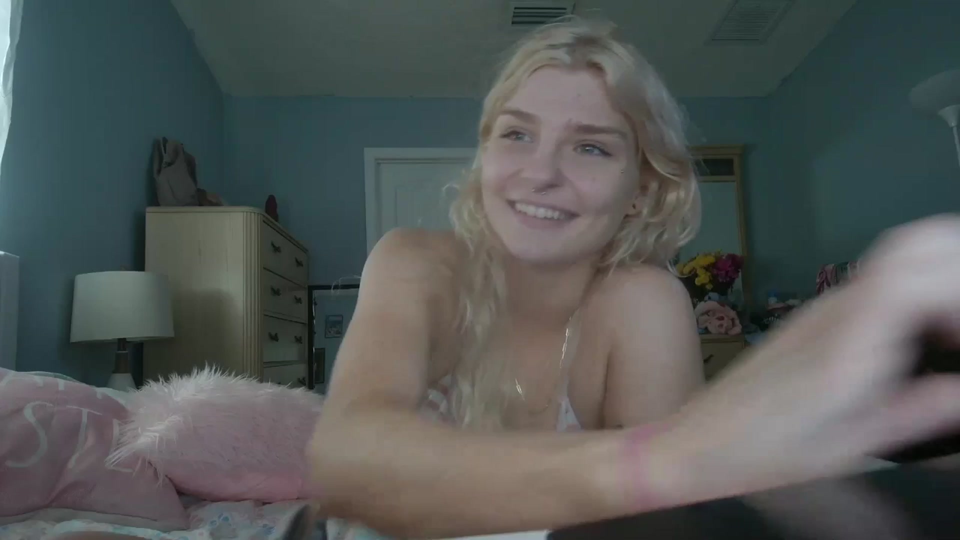 Gallery image thumbnail from DuckChan0's myfreecams stream on, 03/08/2024, 17:25 image 10 of 20