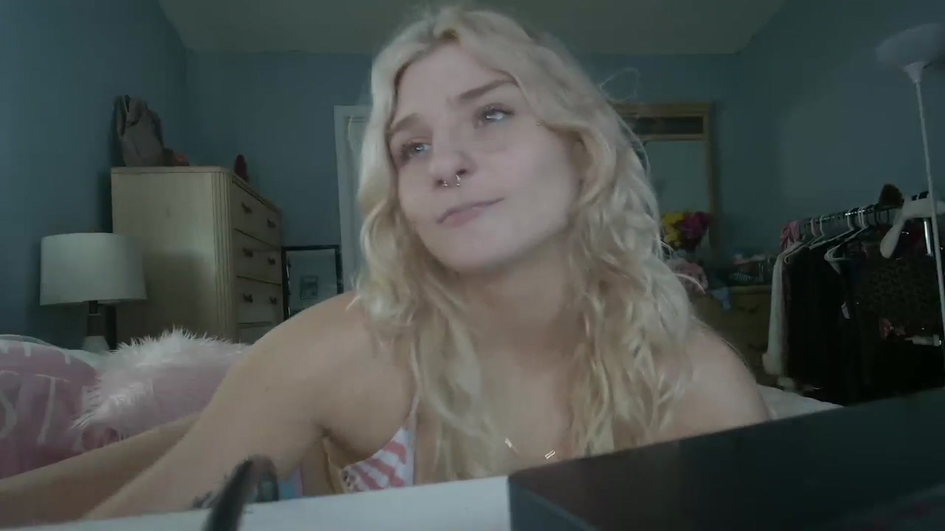 Gallery image thumbnail from DuckChan0's myfreecams stream on, 03/08/2024, 17:25 image 16 of 20