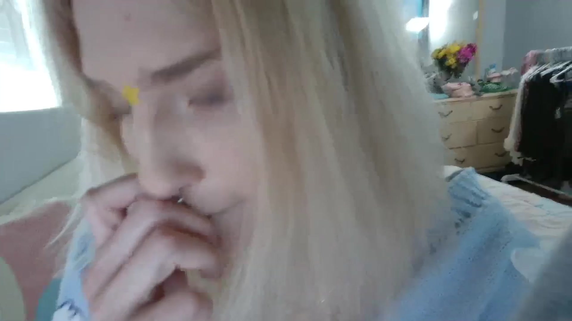 Gallery image thumbnail from DuckChan0's myfreecams stream on, 03/09/2024, 17:10 image 3 of 20