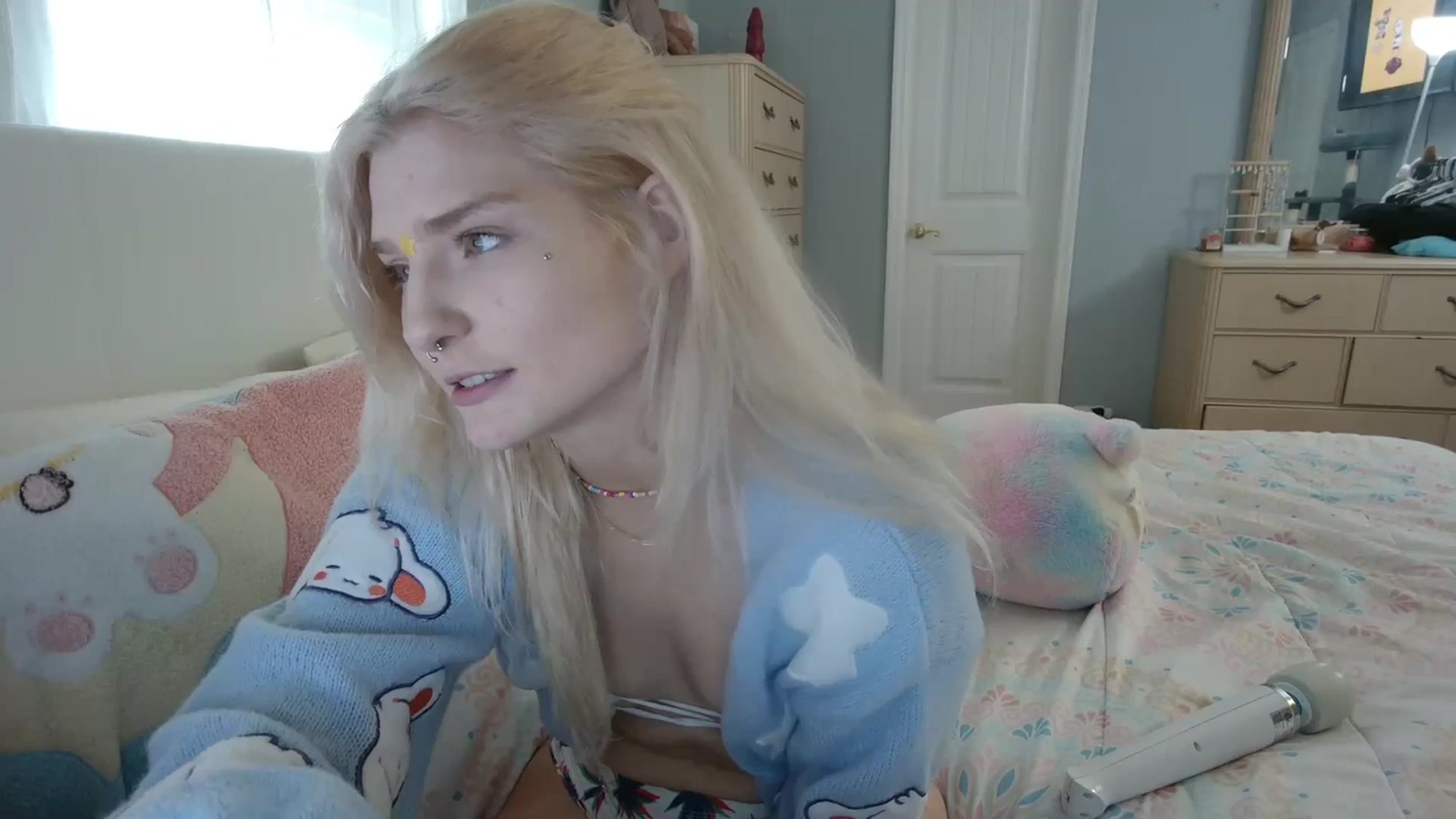Gallery image thumbnail from DuckChan0's myfreecams stream on, 03/09/2024, 17:10 image 19 of 20