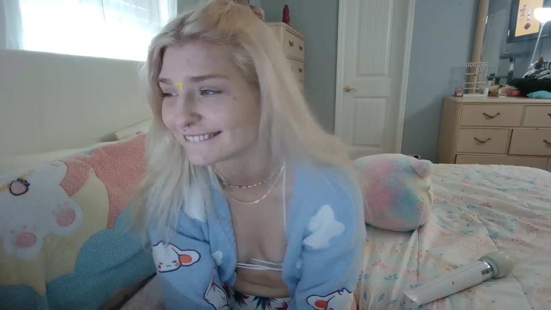 Gallery image thumbnail from DuckChan0's myfreecams stream on, 03/09/2024, 17:10 image 17 of 20