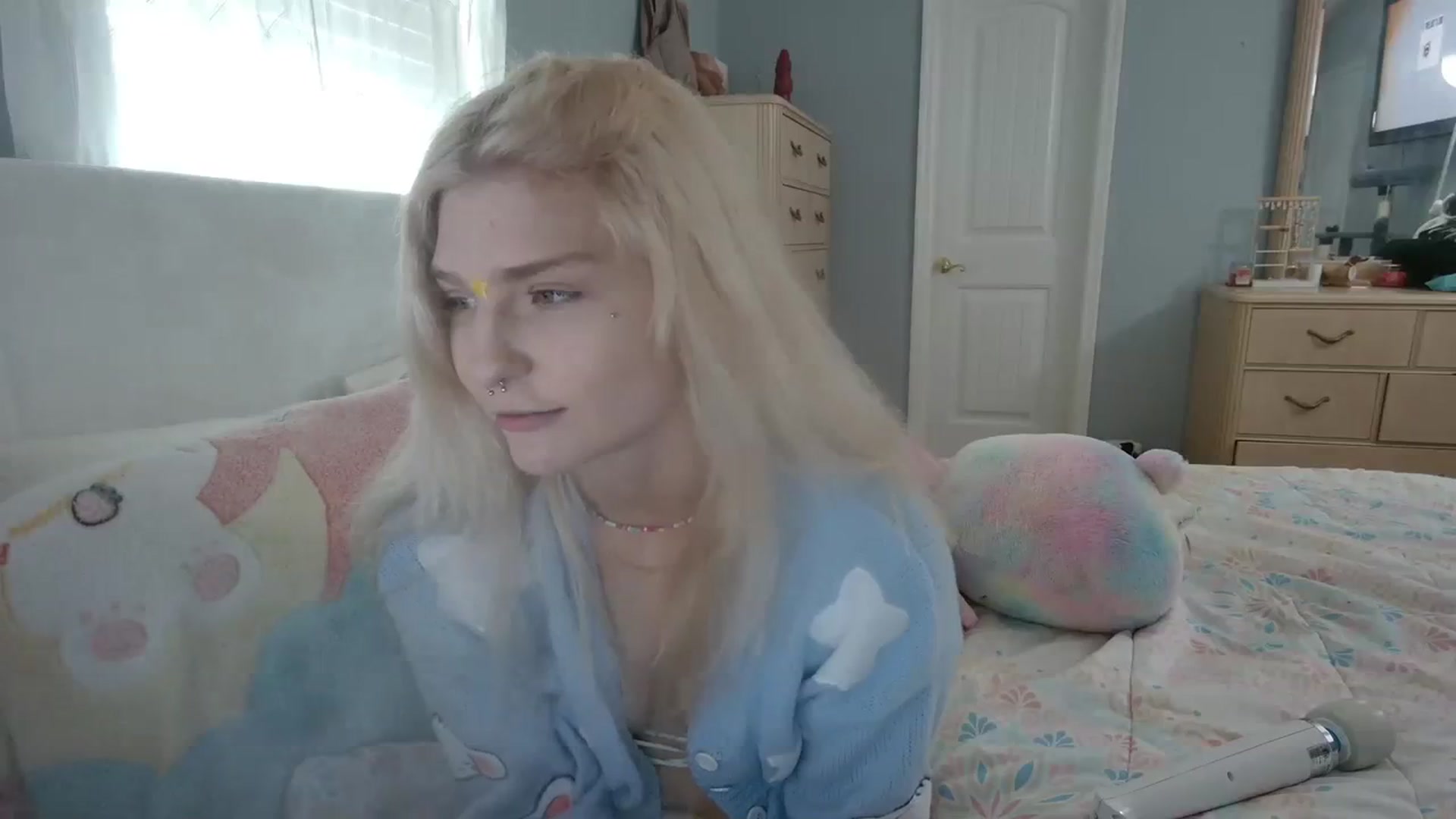 Gallery image thumbnail from DuckChan0's myfreecams stream on, 03/09/2024, 17:10 image 13 of 20