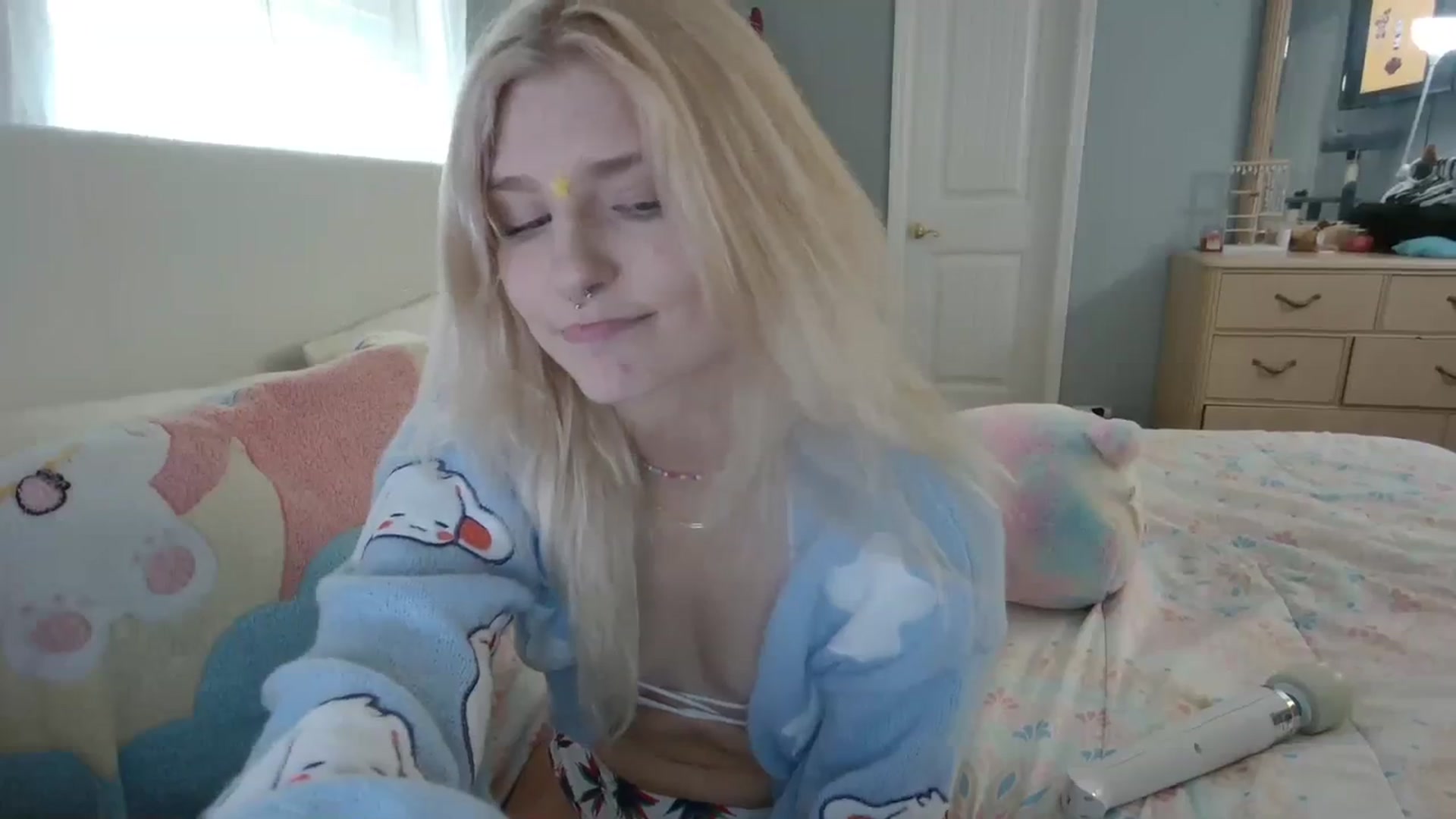 Gallery image thumbnail from DuckChan0's myfreecams stream on, 03/09/2024, 17:10 image 20 of 20