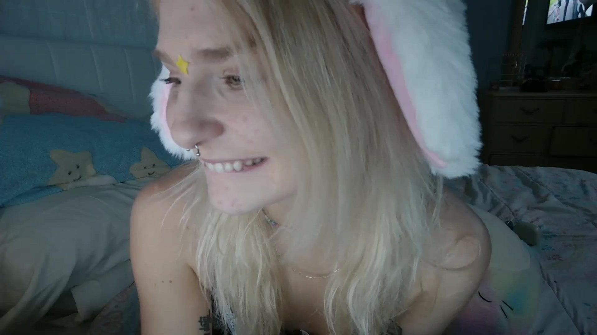 Gallery image thumbnail from DuckChan0's myfreecams stream on, 03/10/2024, 24:11 image 10 of 20