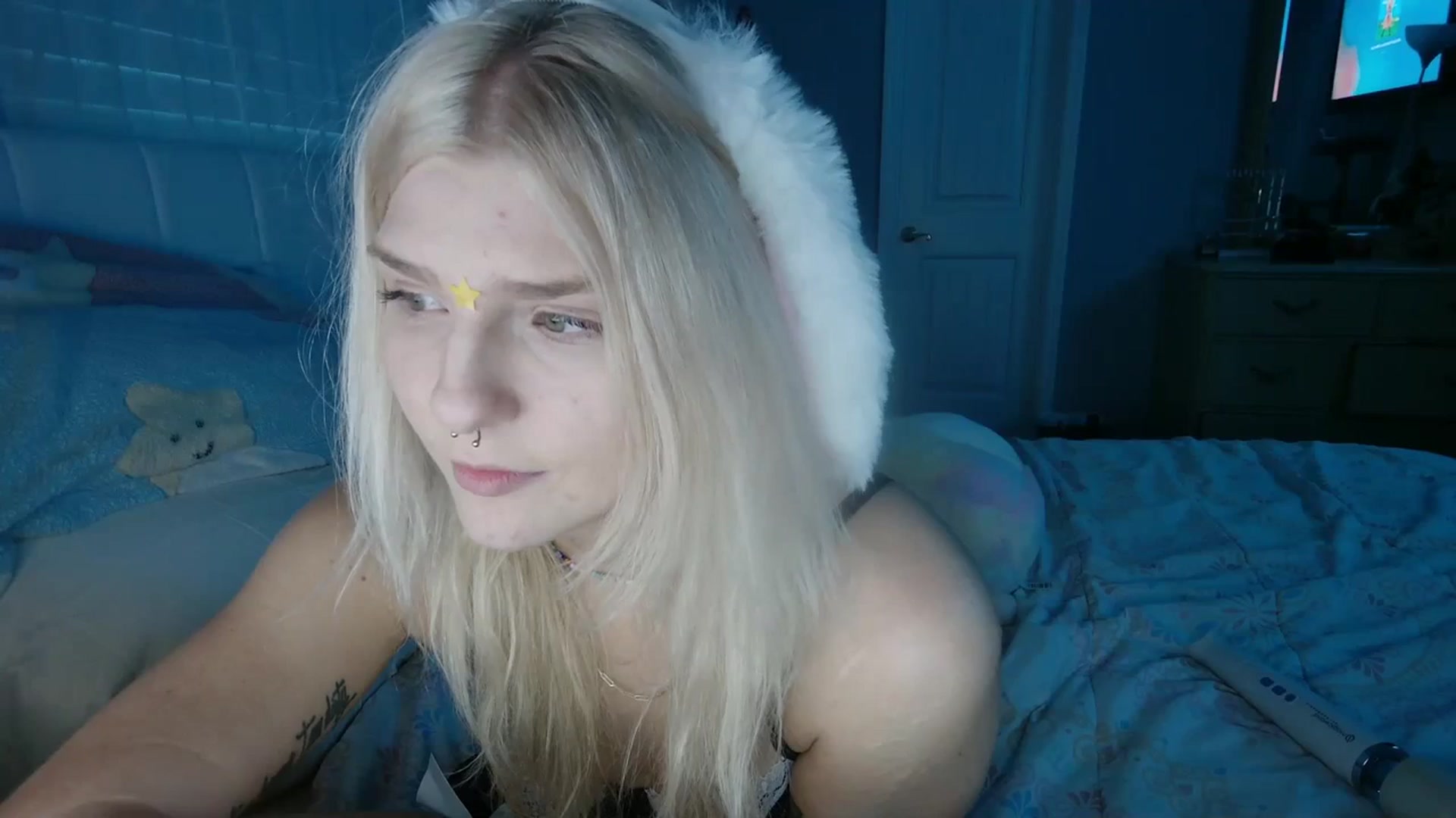 Gallery image thumbnail from DuckChan0's myfreecams stream on, 03/10/2024, 24:11 image 8 of 20