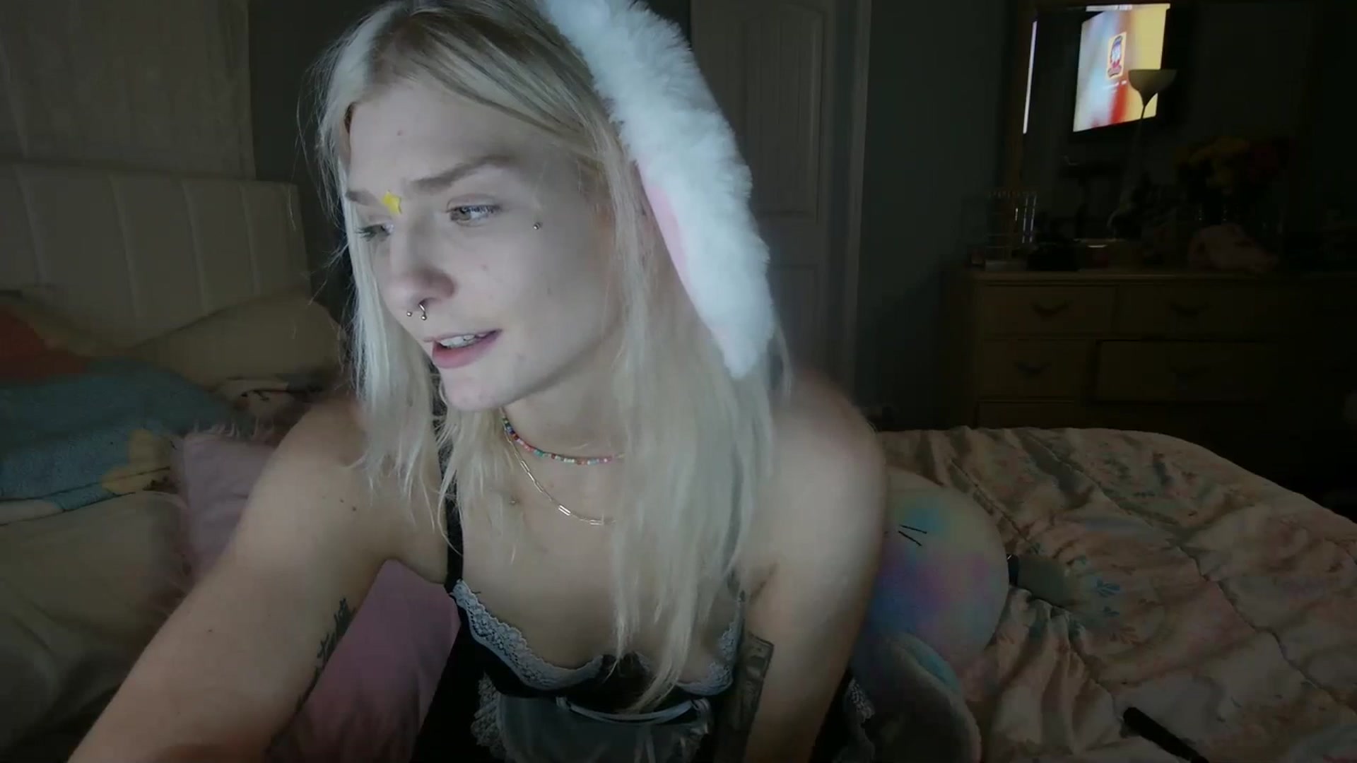 Gallery image thumbnail from DuckChan0's myfreecams stream on, 03/10/2024, 24:11 image 12 of 20