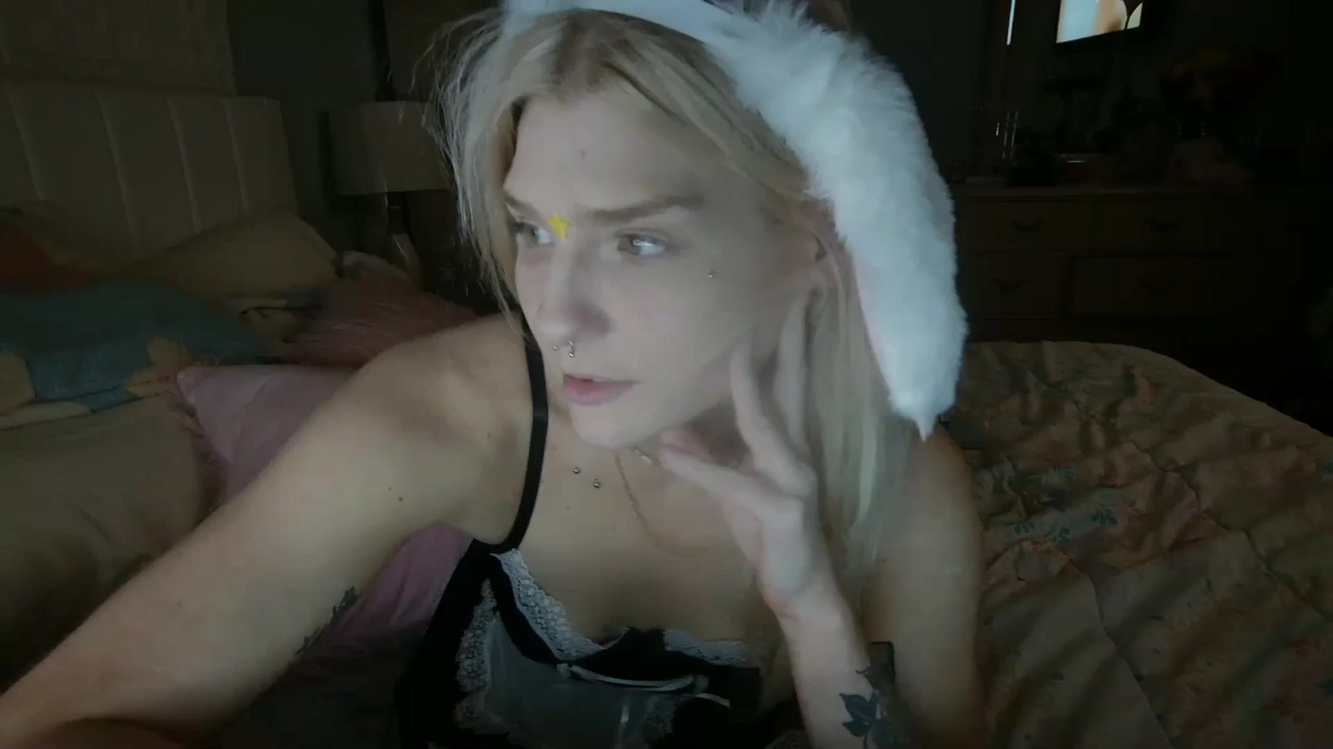 Gallery image thumbnail from DuckChan0's myfreecams stream on, 03/10/2024, 24:11 image 19 of 20