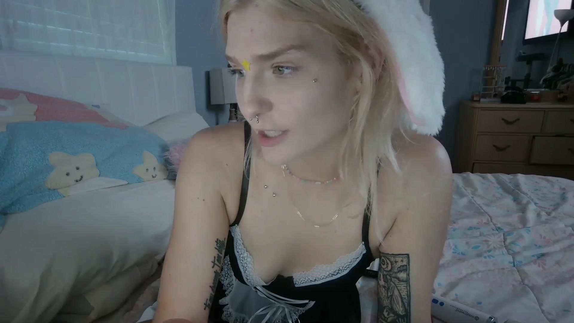 Gallery image thumbnail from DuckChan0's myfreecams stream on, 03/10/2024, 24:11 image 6 of 20