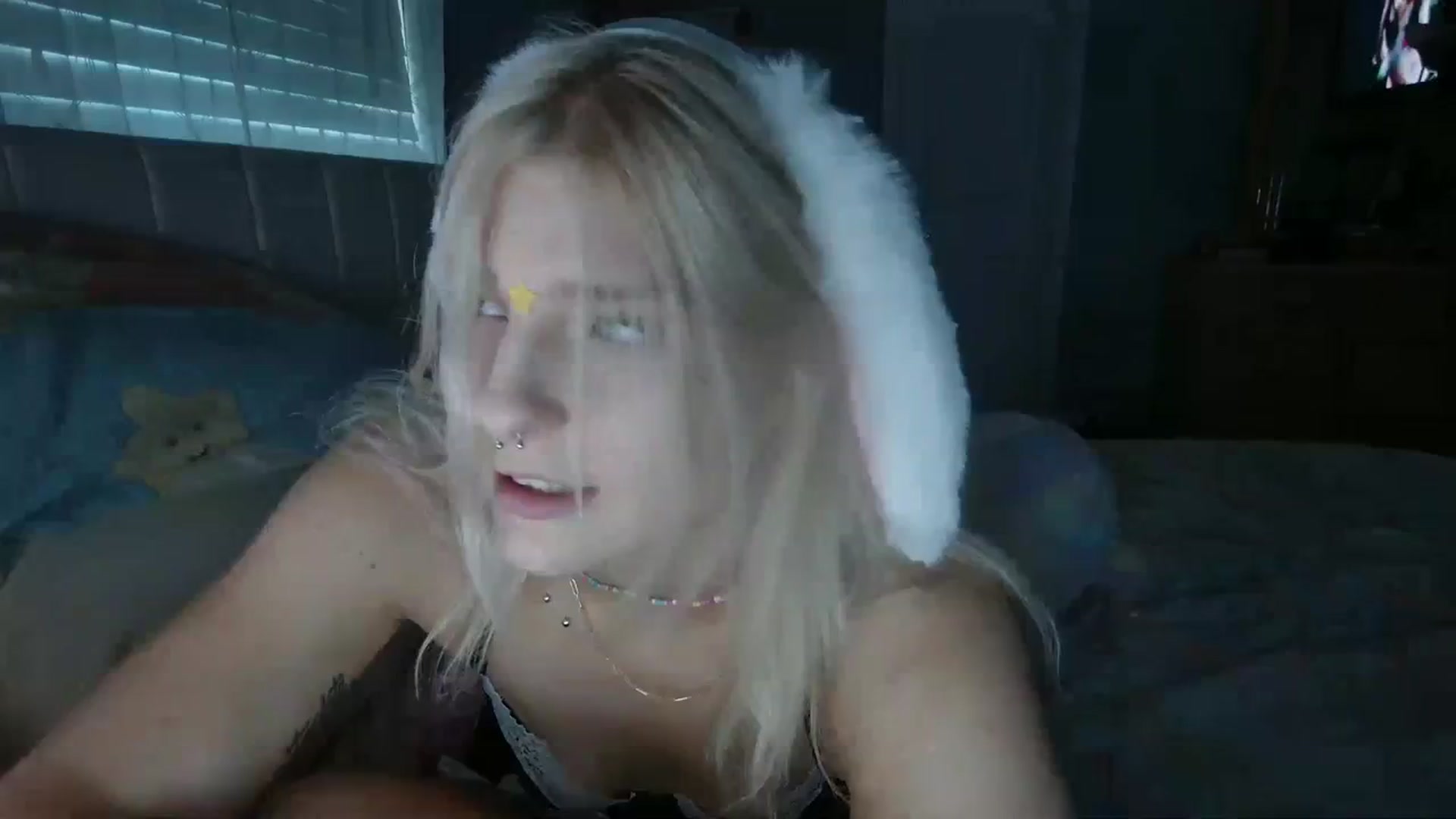 Gallery image thumbnail from DuckChan0's myfreecams stream on, 03/10/2024, 24:11 image 1 of 20