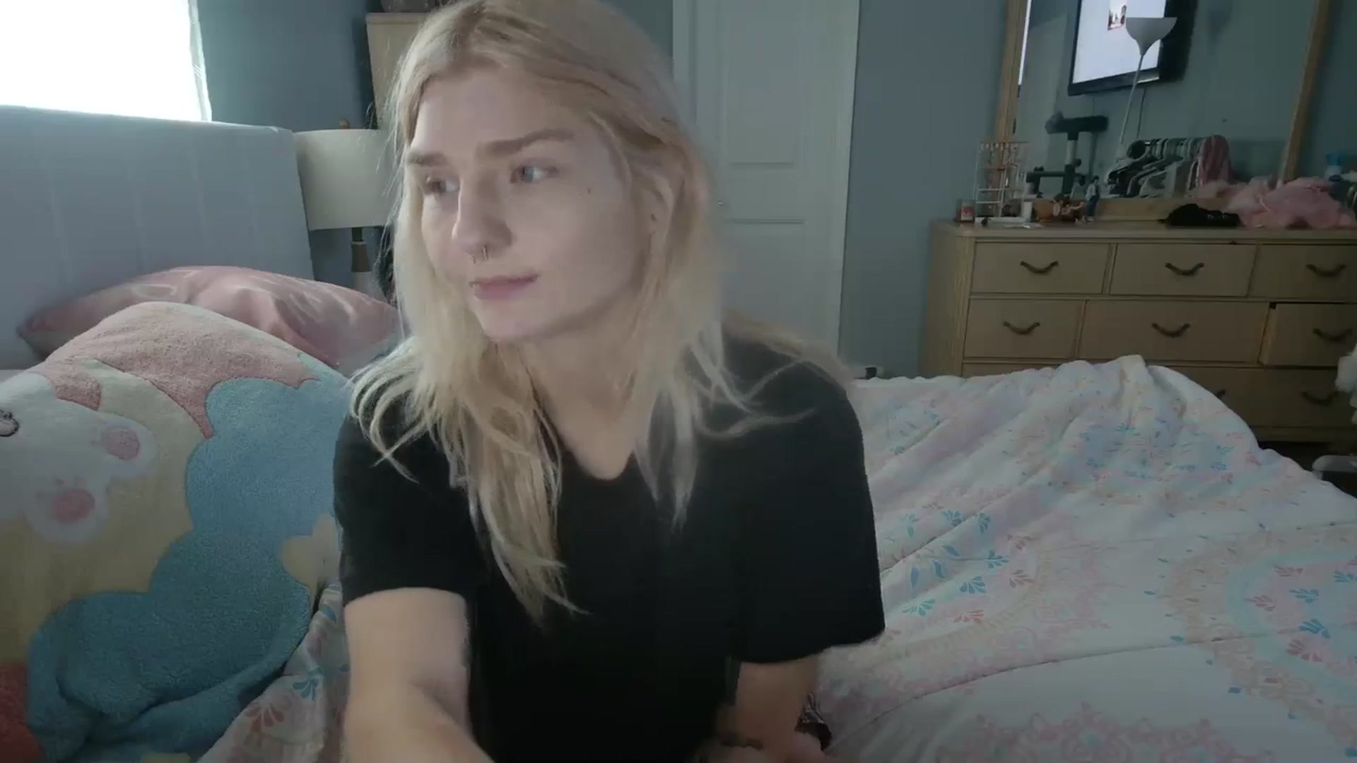 Gallery image thumbnail from DuckChan0's myfreecams stream on, 03/11/2024, 16:09 image 16 of 20