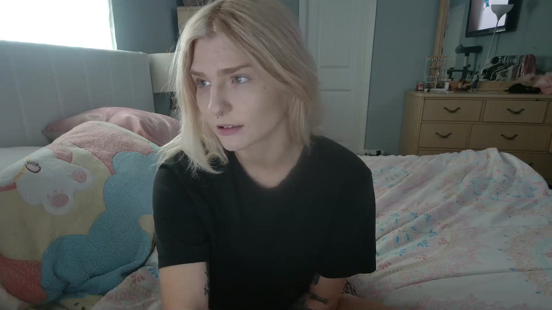 Gallery image thumbnail from DuckChan0's myfreecams stream on, 03/11/2024, 16:09 image 15 of 20