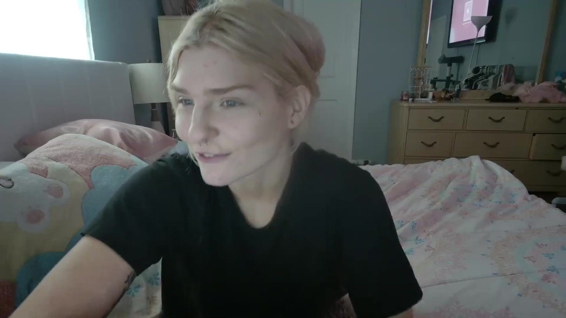 Gallery image thumbnail from DuckChan0's myfreecams stream on, 03/11/2024, 16:09 image 17 of 20