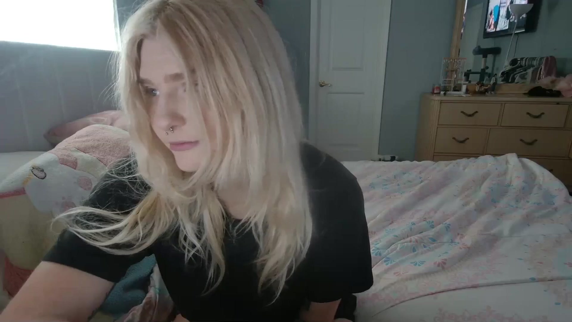 Gallery image thumbnail from DuckChan0's myfreecams stream on, 03/11/2024, 16:09 image 12 of 20