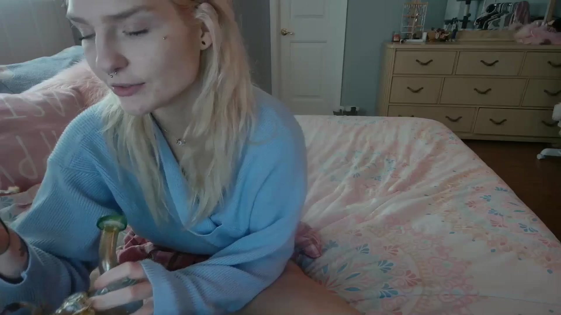 Gallery image thumbnail from DuckChan0's myfreecams stream on, 03/12/2024, 15:08 image 13 of 20