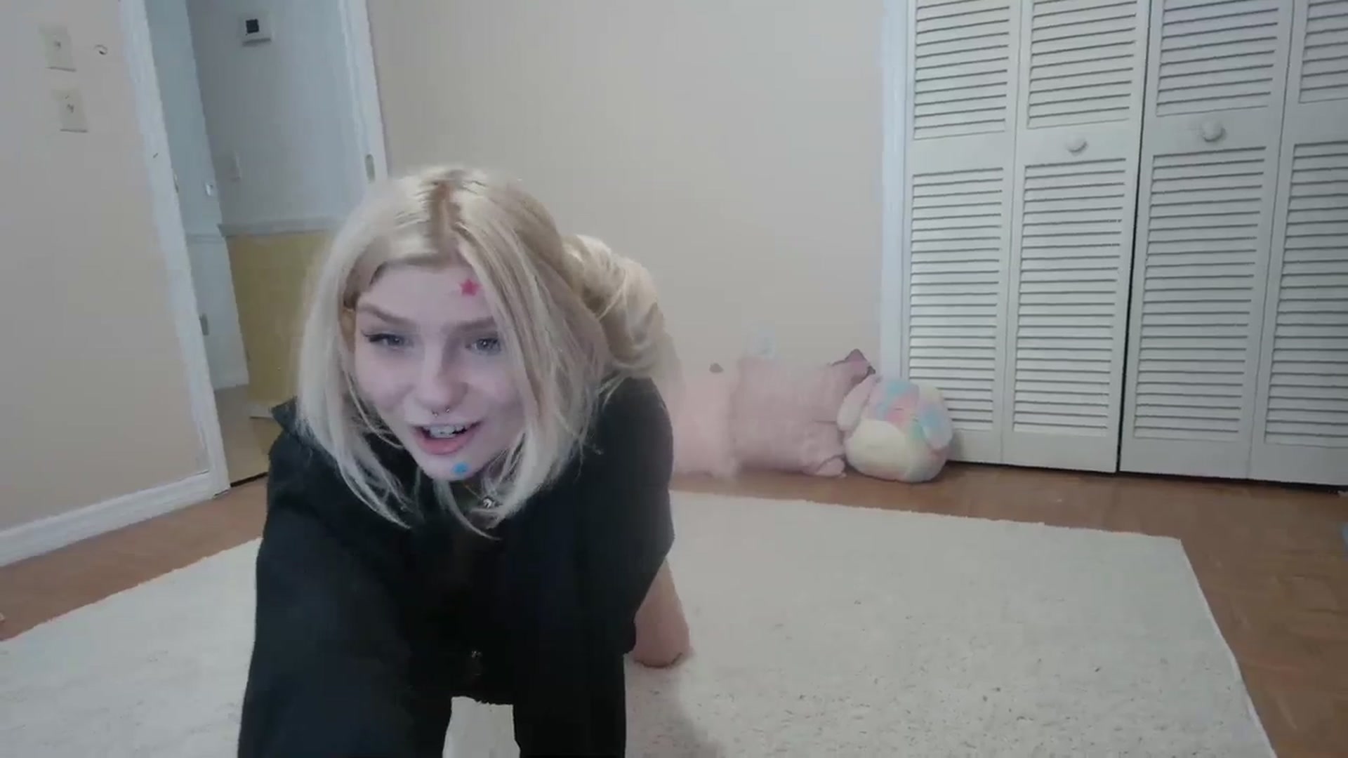 Gallery image thumbnail from DuckChan0's myfreecams stream on, 03/13/2024, 16:03 image 8 of 20