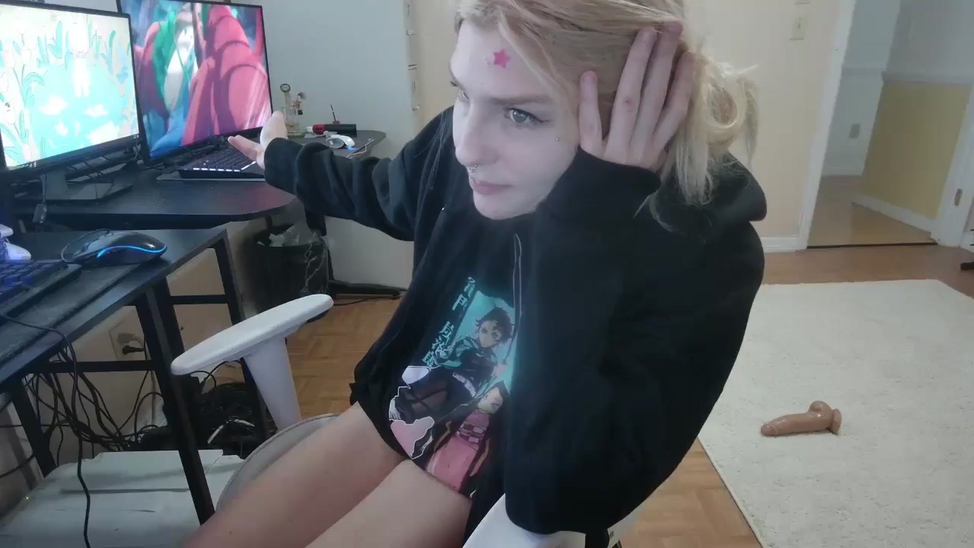 Gallery image thumbnail from DuckChan0's myfreecams stream on, 03/13/2024, 17:19 image 11 of 20