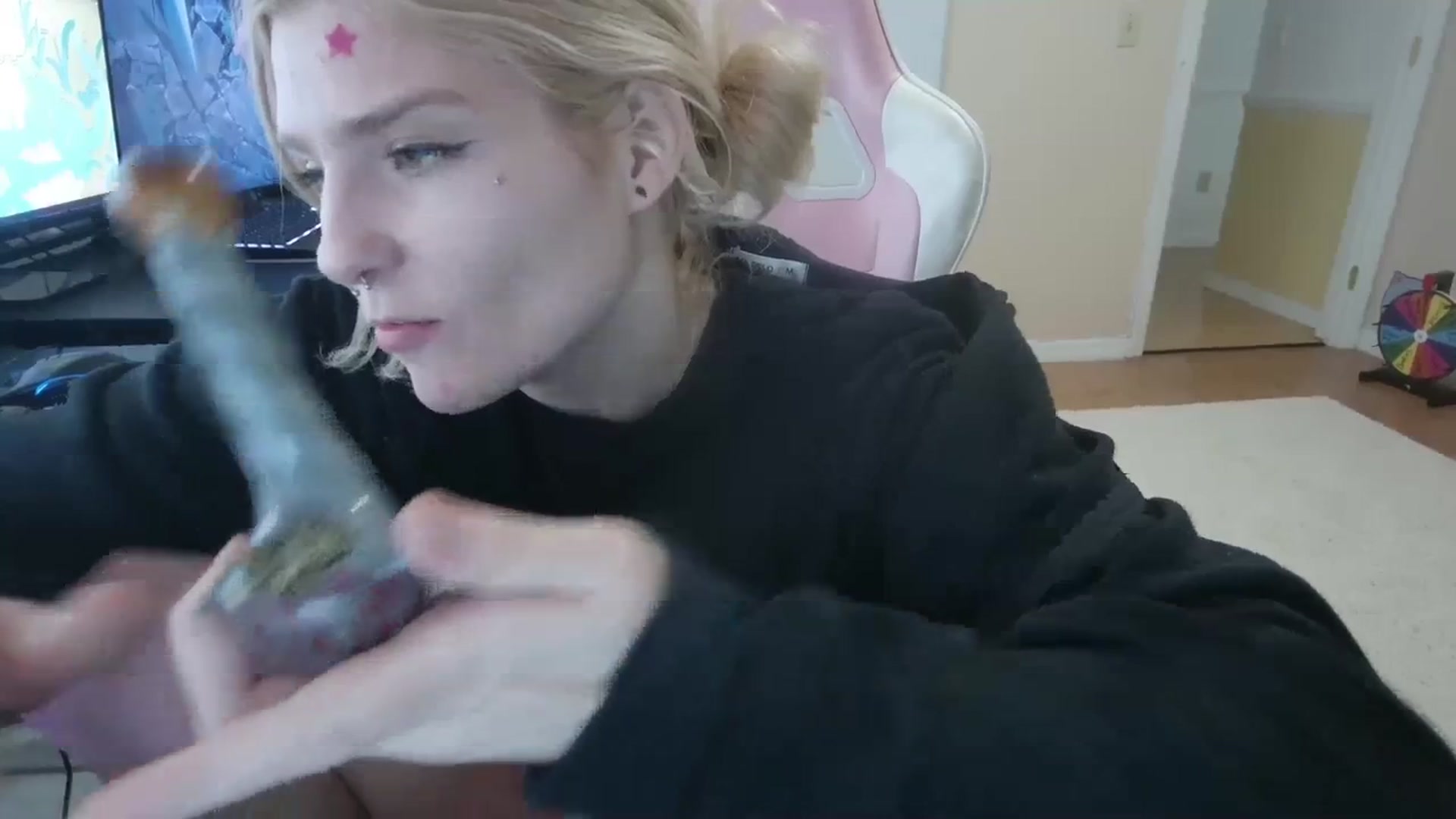 Gallery image thumbnail from DuckChan0's myfreecams stream on, 03/13/2024, 17:19 image 2 of 20