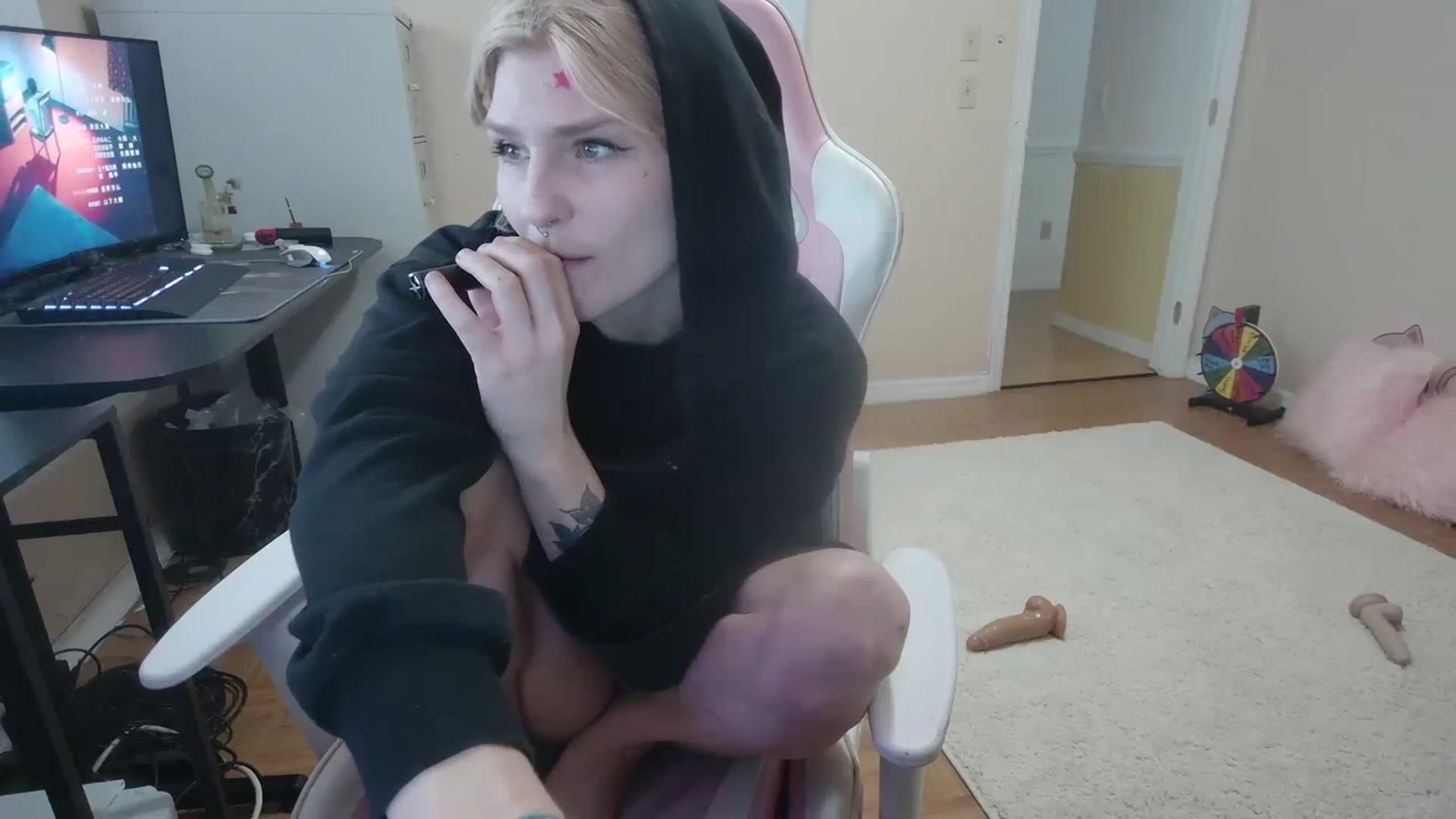 Gallery image thumbnail from DuckChan0's myfreecams stream on, 03/13/2024, 17:19 image 5 of 20