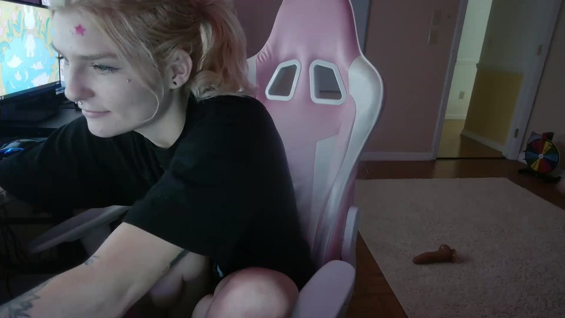 Gallery image thumbnail from DuckChan0's myfreecams stream on, 03/13/2024, 17:19 image 20 of 20