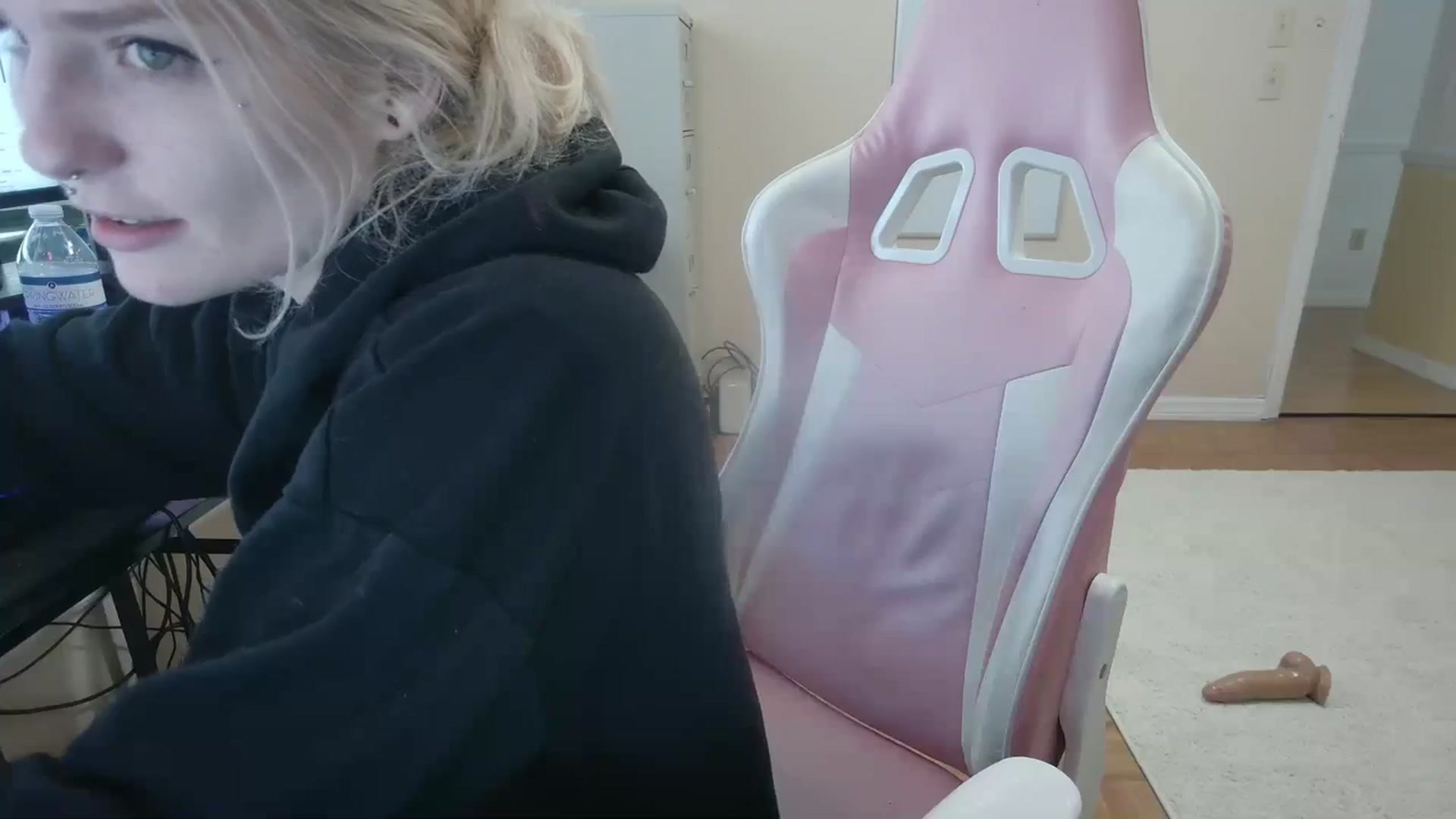 Gallery image thumbnail from DuckChan0's myfreecams stream on, 03/13/2024, 17:19 image 10 of 20