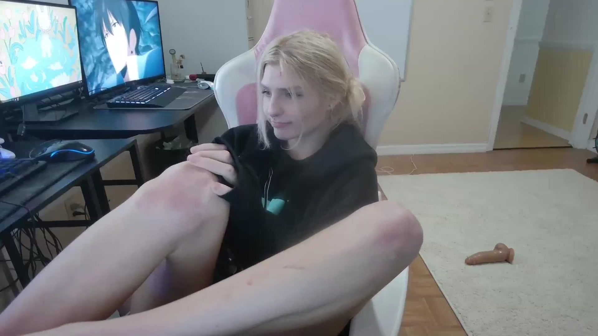 Gallery image thumbnail from DuckChan0's myfreecams stream on, 03/13/2024, 17:19 image 12 of 20