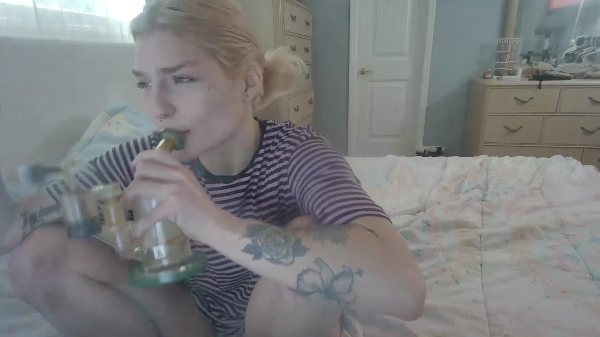 Gallery image thumbnail from DuckChan0's myfreecams stream on, 03/14/2024, 15:37 image 3 of 20