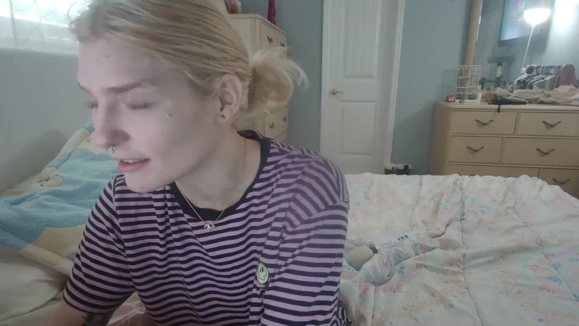 Gallery image thumbnail from DuckChan0's myfreecams stream on, 03/14/2024, 15:37 image 5 of 20