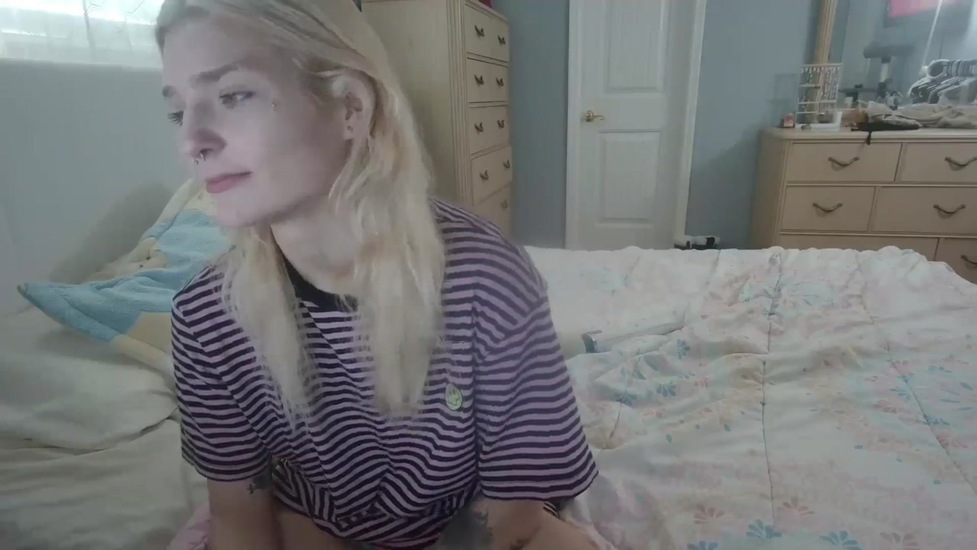 Gallery image thumbnail from DuckChan0's myfreecams stream on, 03/14/2024, 15:37 image 2 of 20