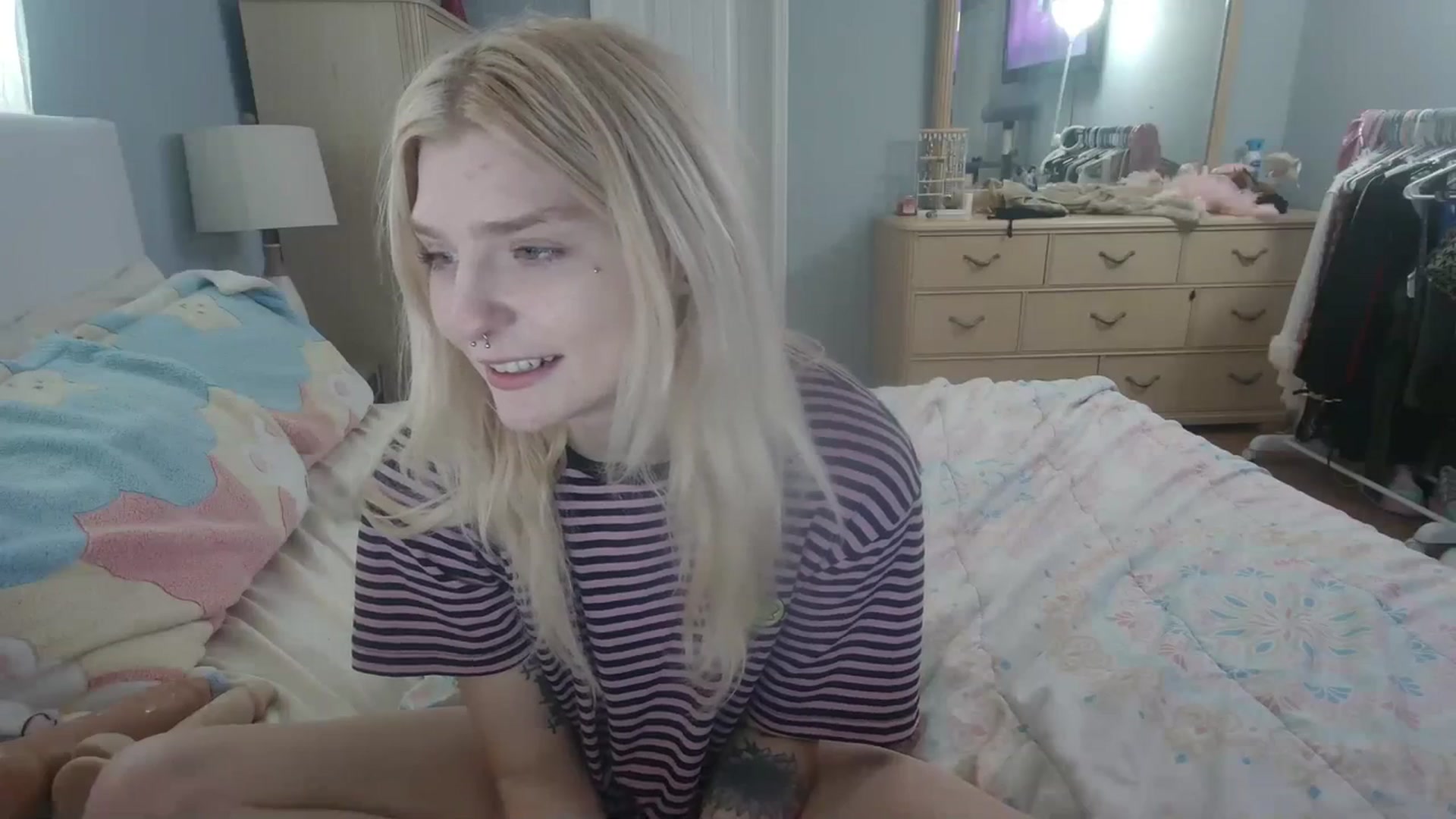 Gallery image thumbnail from DuckChan0's myfreecams stream on, 03/14/2024, 15:37 image 20 of 20