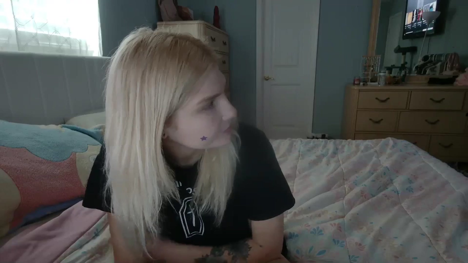 Gallery image thumbnail from DuckChan0's myfreecams stream on, 03/15/2024, 16:07 image 4 of 20