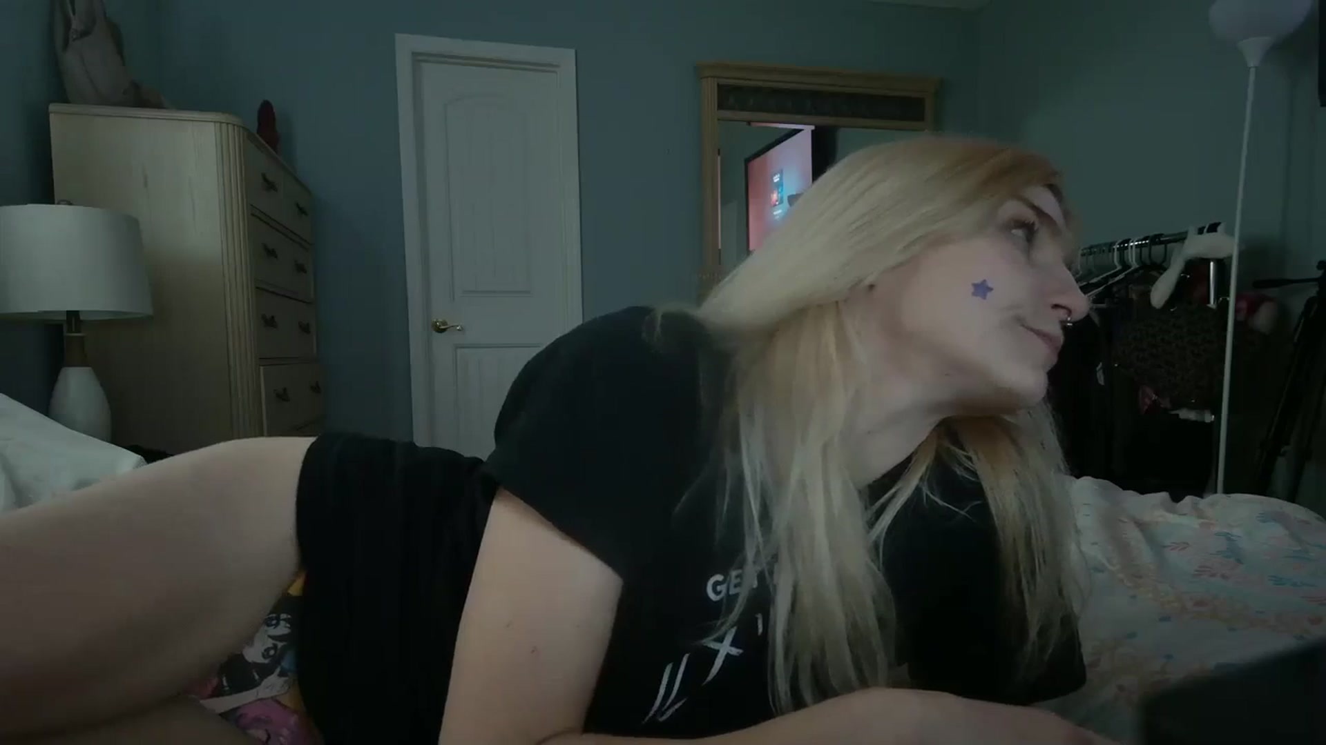 Gallery image thumbnail from DuckChan0's myfreecams stream on, 03/15/2024, 16:07 image 15 of 20