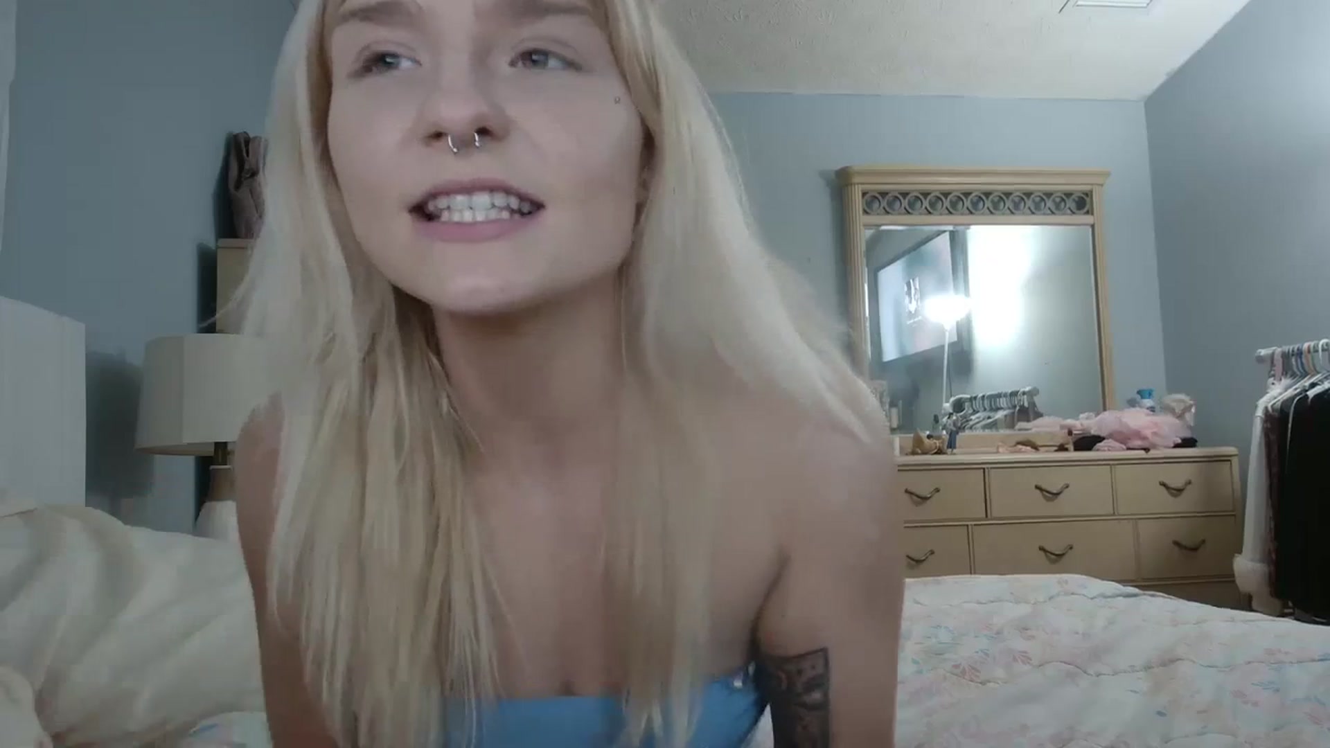 Gallery image thumbnail from DuckChan0's myfreecams stream on, 03/17/2024, 24:36 image 4 of 20