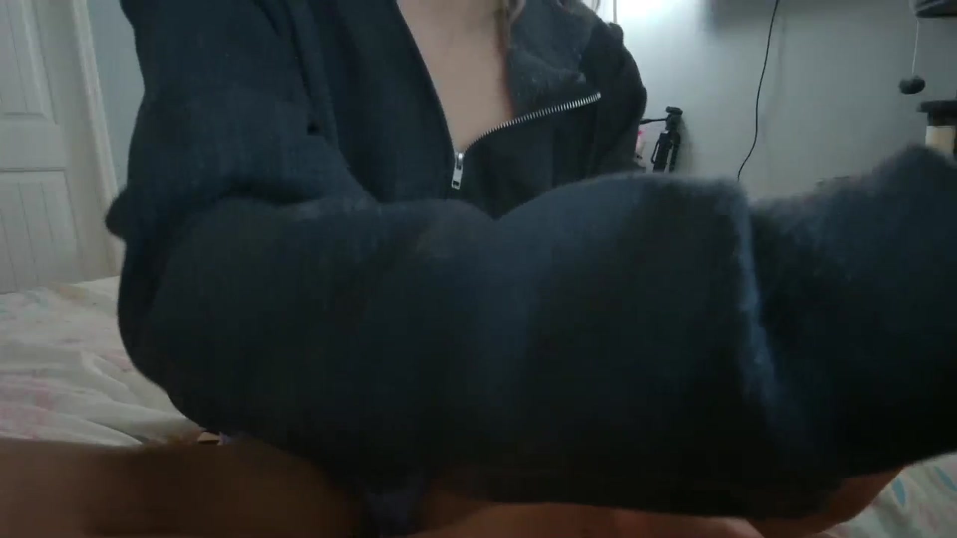 Gallery image thumbnail from DuckChan0's myfreecams stream on, 03/18/2024, 16:12 image 15 of 20