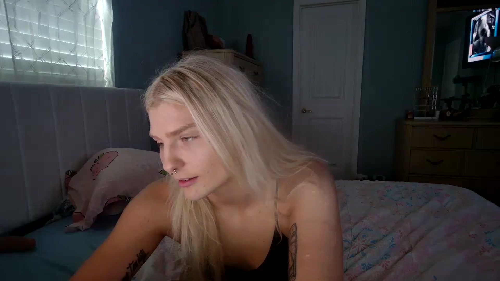 Gallery image thumbnail from DuckChan0's myfreecams stream on, 03/21/2024, 16:52 image 13 of 20