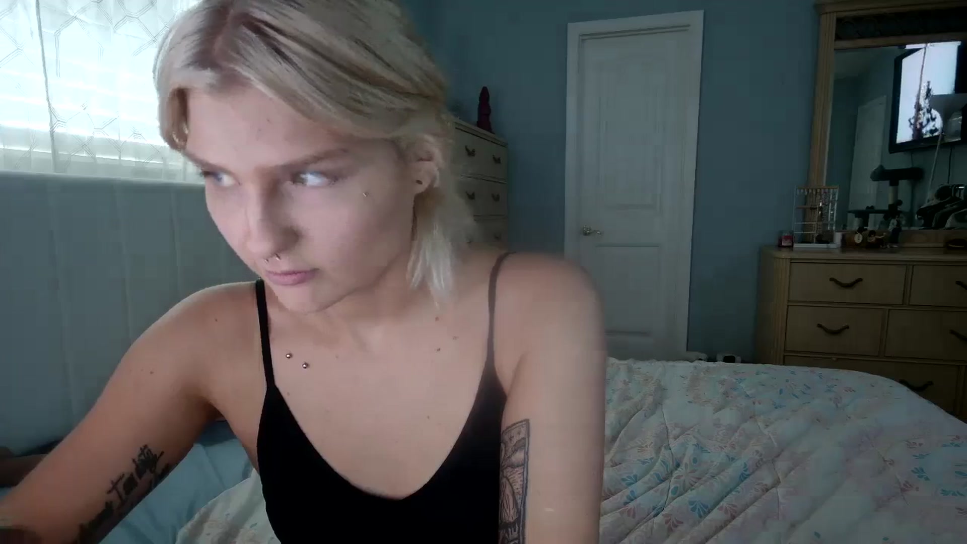Gallery image thumbnail from DuckChan0's myfreecams stream on, 03/21/2024, 16:52 image 4 of 20